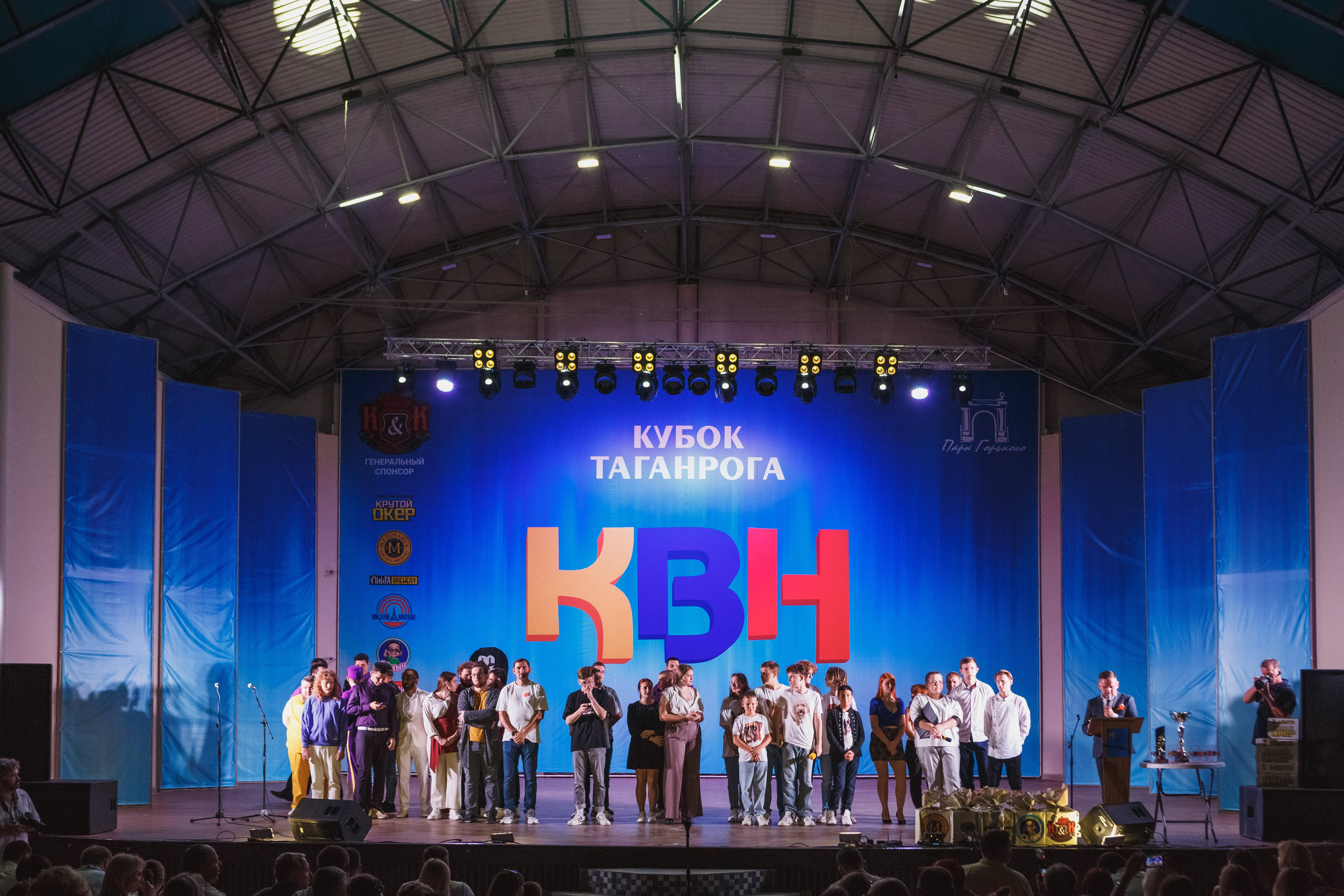 Шутки с уголка: Весёлый день с КВН в Парке Горького Таганрога. Свадебный и семейный фотограф в Таганроге Бакарюк Антон