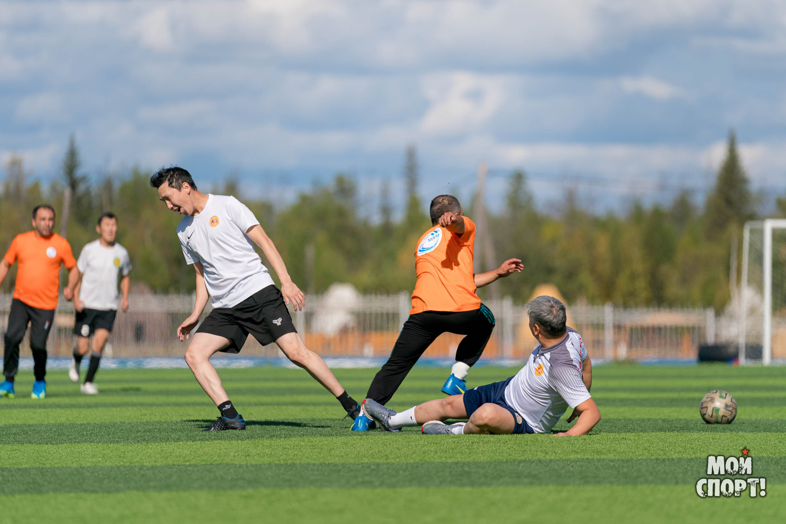 Товарищеская игра по футболу между командами ФКУ Упрдор «Вилюй», МР «Горный улус» и ООО «Мегинские автомагистрали». Студия «Мой Спорт!» — все о спорте в Якутии