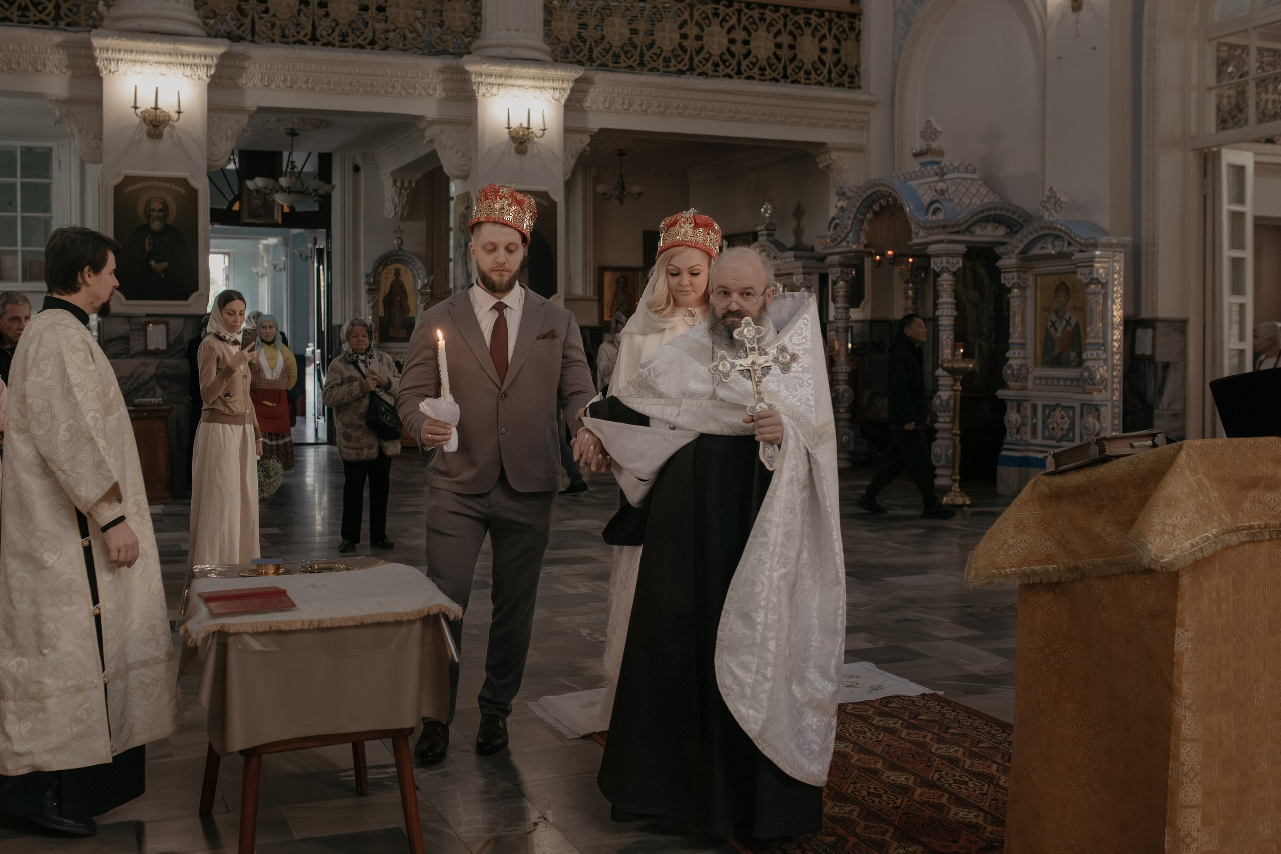 Осеннее венчание в Успенском соборе Ташкента. Фотограф на Крещение и Венчание в Ташкенте