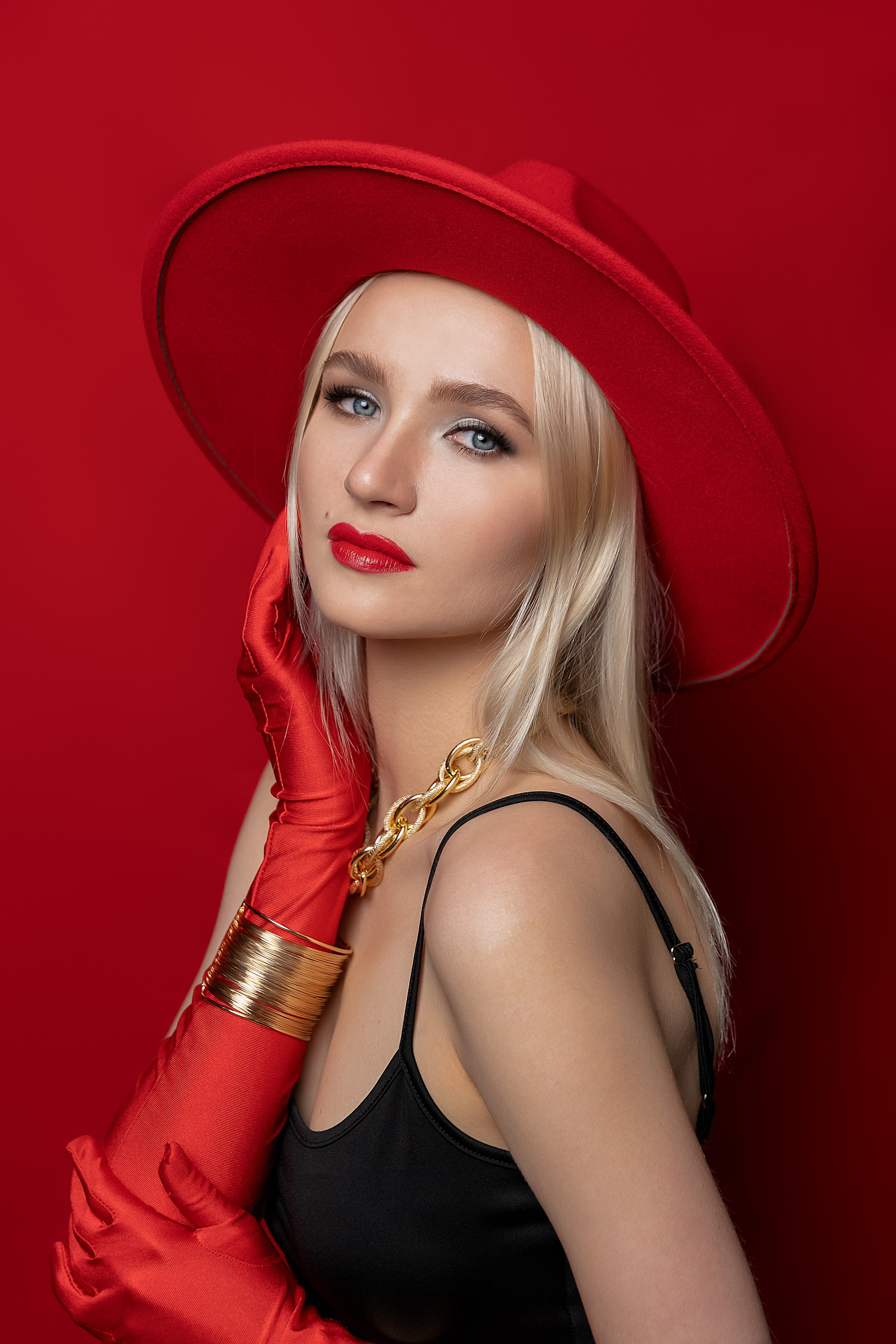 индивидуальная фотосессия женская фотосъемка студийная фотосессия минимализм фотостудия Армавир циклорама