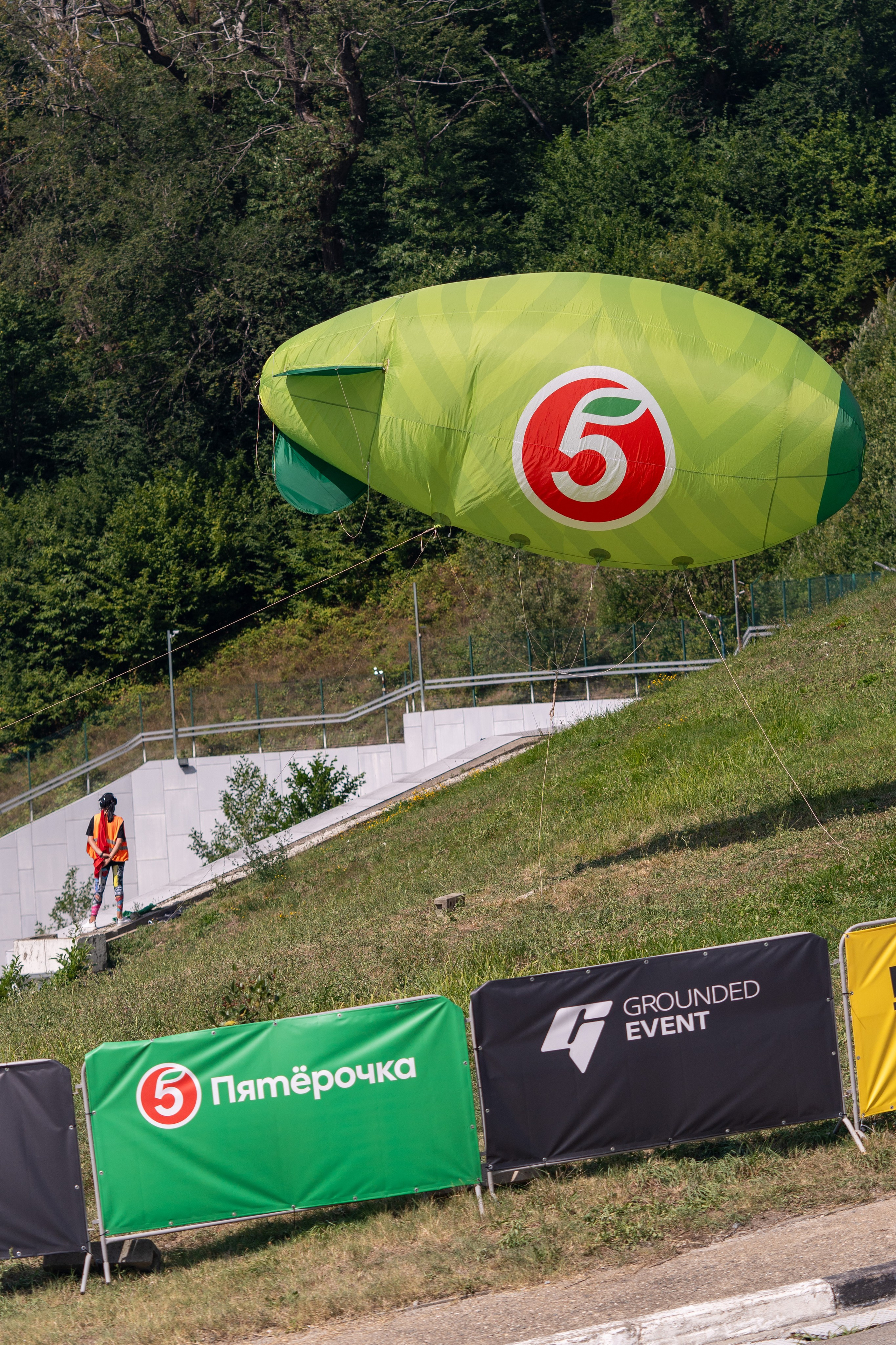 Фотоотчет партнеской интеграции для сети «Пятерочка» на фестивале «Grounded». Репортажный фотограф в Красной Поляне и Сочи Павлюченко Екатерина