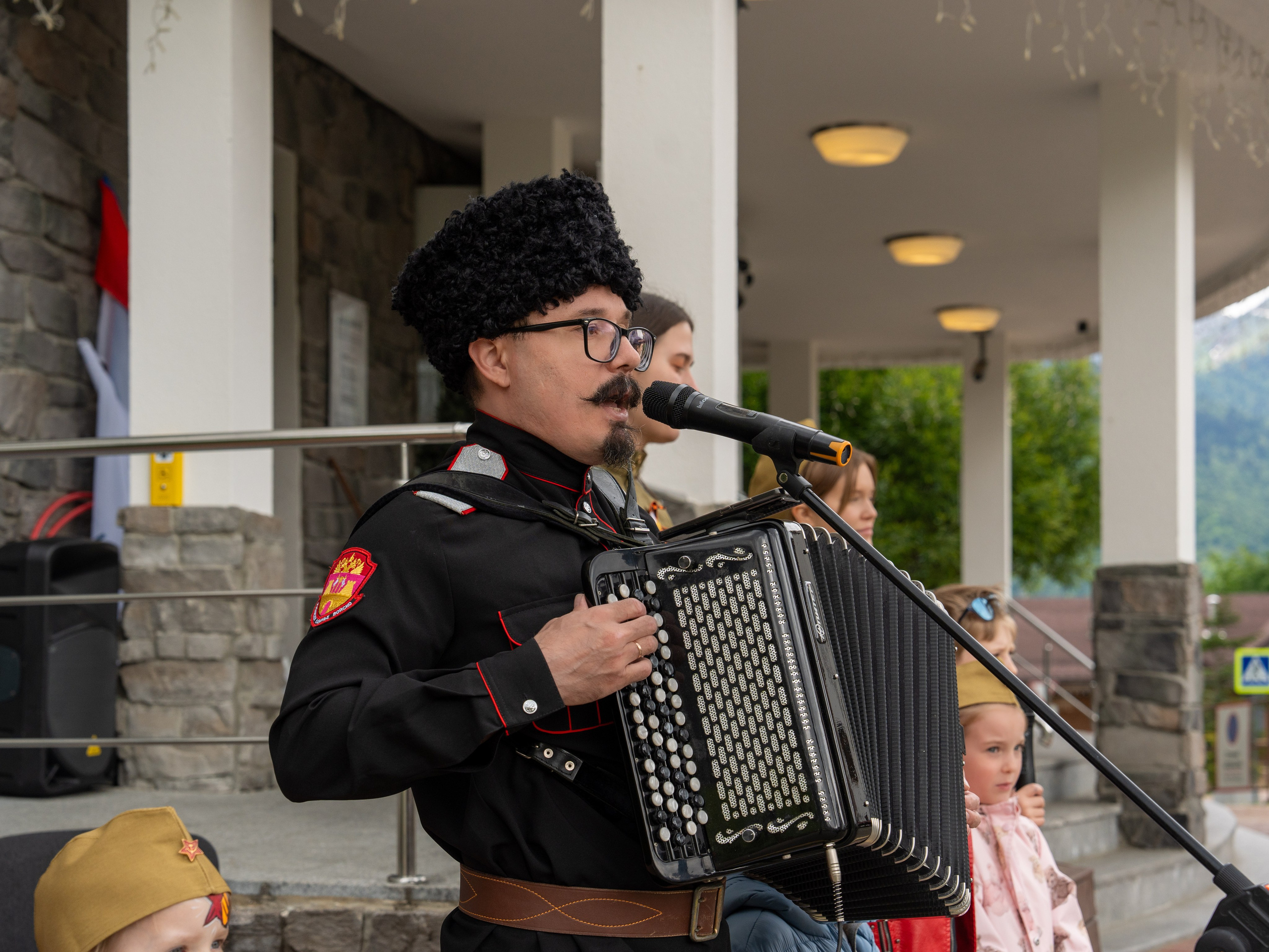 Шествие бессмертного полка 9 мая 2024 Rosa Springs. Репортажный фотограф в Красной Поляне и Сочи Павлюченко Екатерина