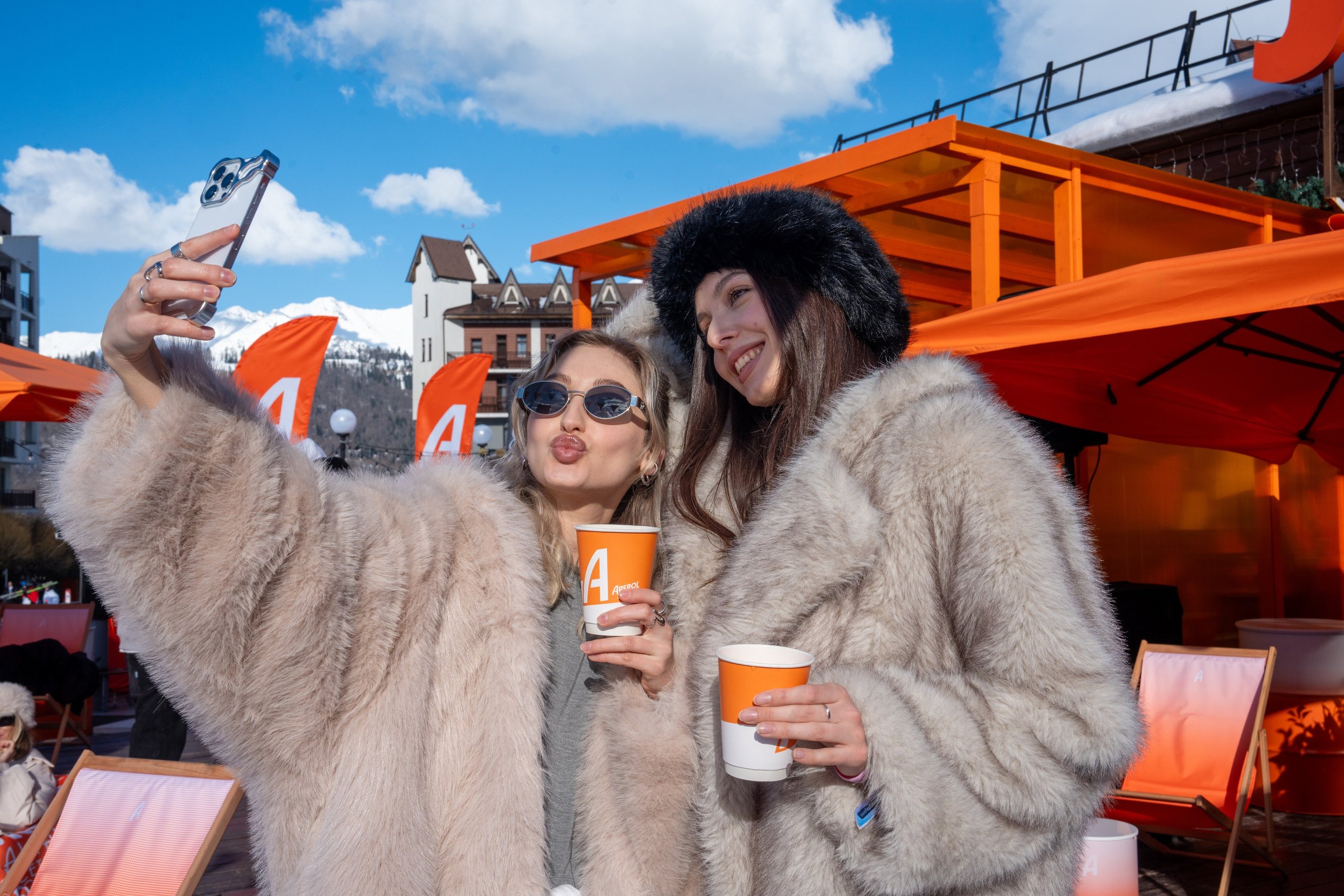 Фотоотчет партнерской интеграции Aperol Spritz на Роза Фест 2025. Репортажный фотограф в Красной Поляне и Сочи Павлюченко Екатерина