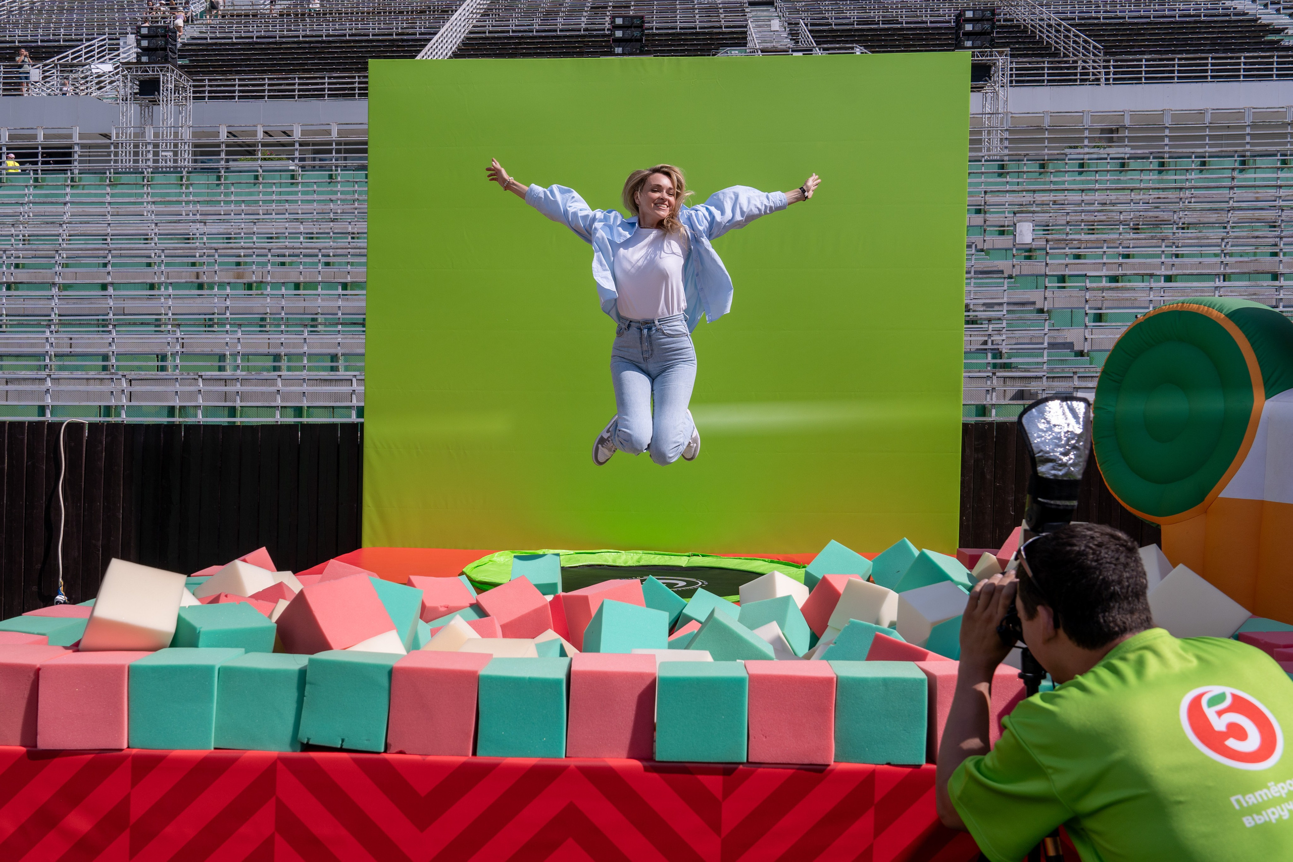 Фотоотчет партнеской интеграции для сети «Пятерочка» на фестивале «Grounded». Репортажный фотограф в Красной Поляне и Сочи Павлюченко Екатерина