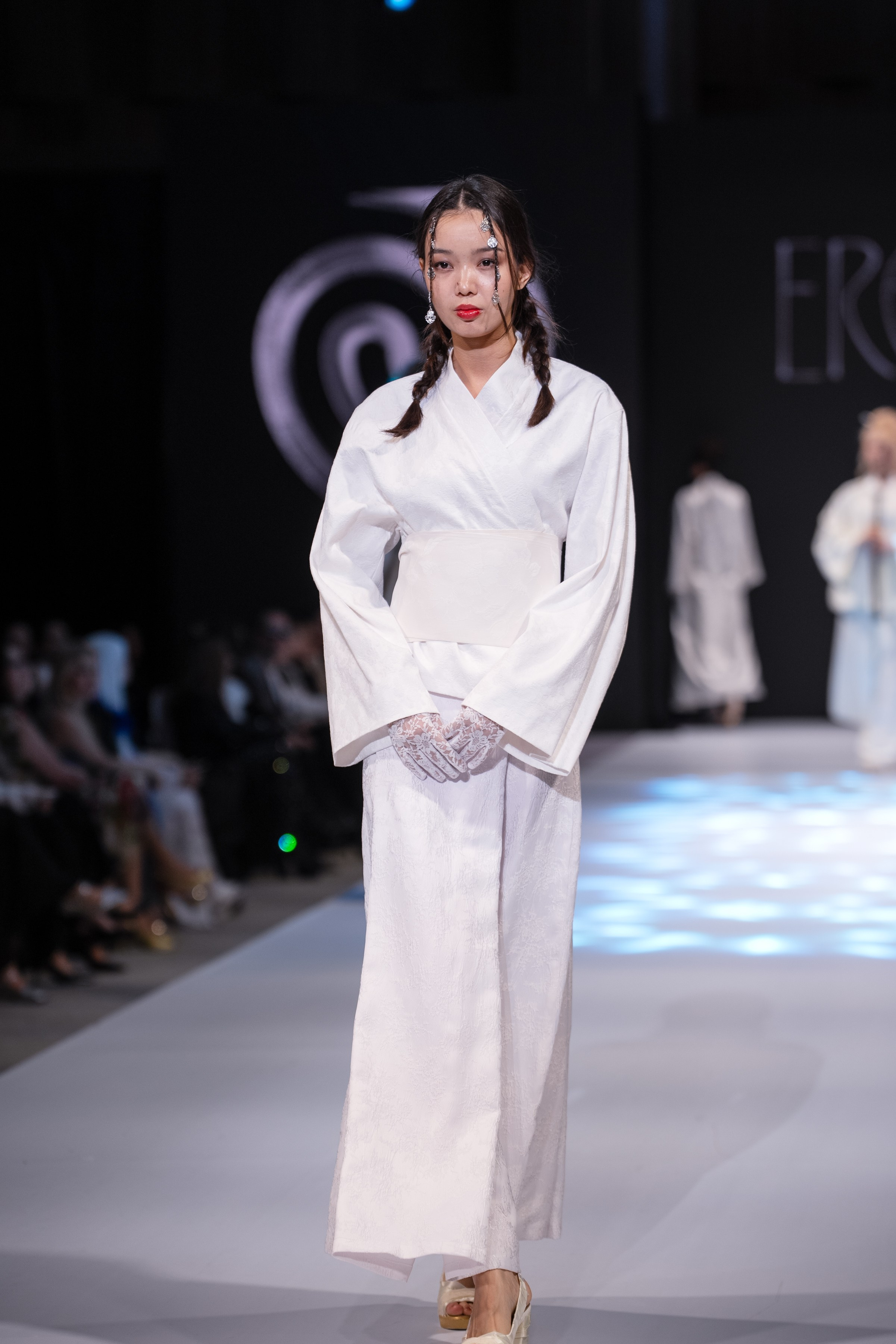 EURASIAN FASHION WEEK Eren. Сайт Алматинского НЮ АРТ, будуар и фэшн фотографа Дениса Карпенко