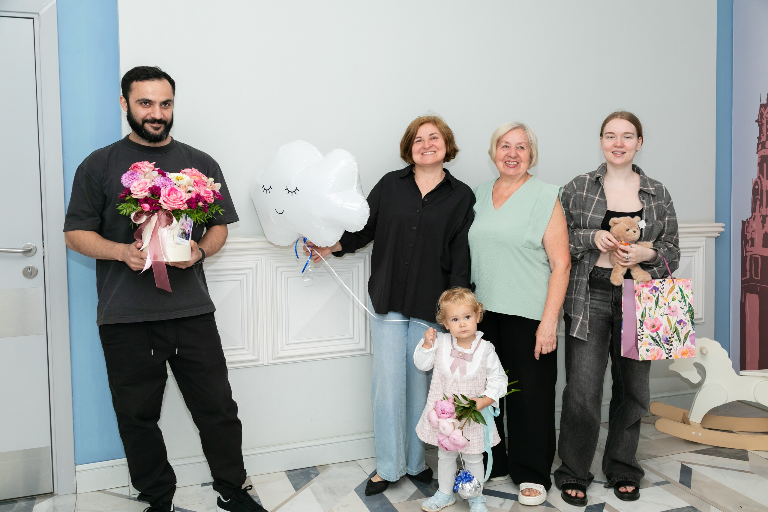 Съемка выписки из роддома 7 ГКБ Юдино Москва. Фотосъемка выписки из роддома в Москве, заказать фотографа на выписку ньюборн съемка в роддоме newborn фотограф в Юдино