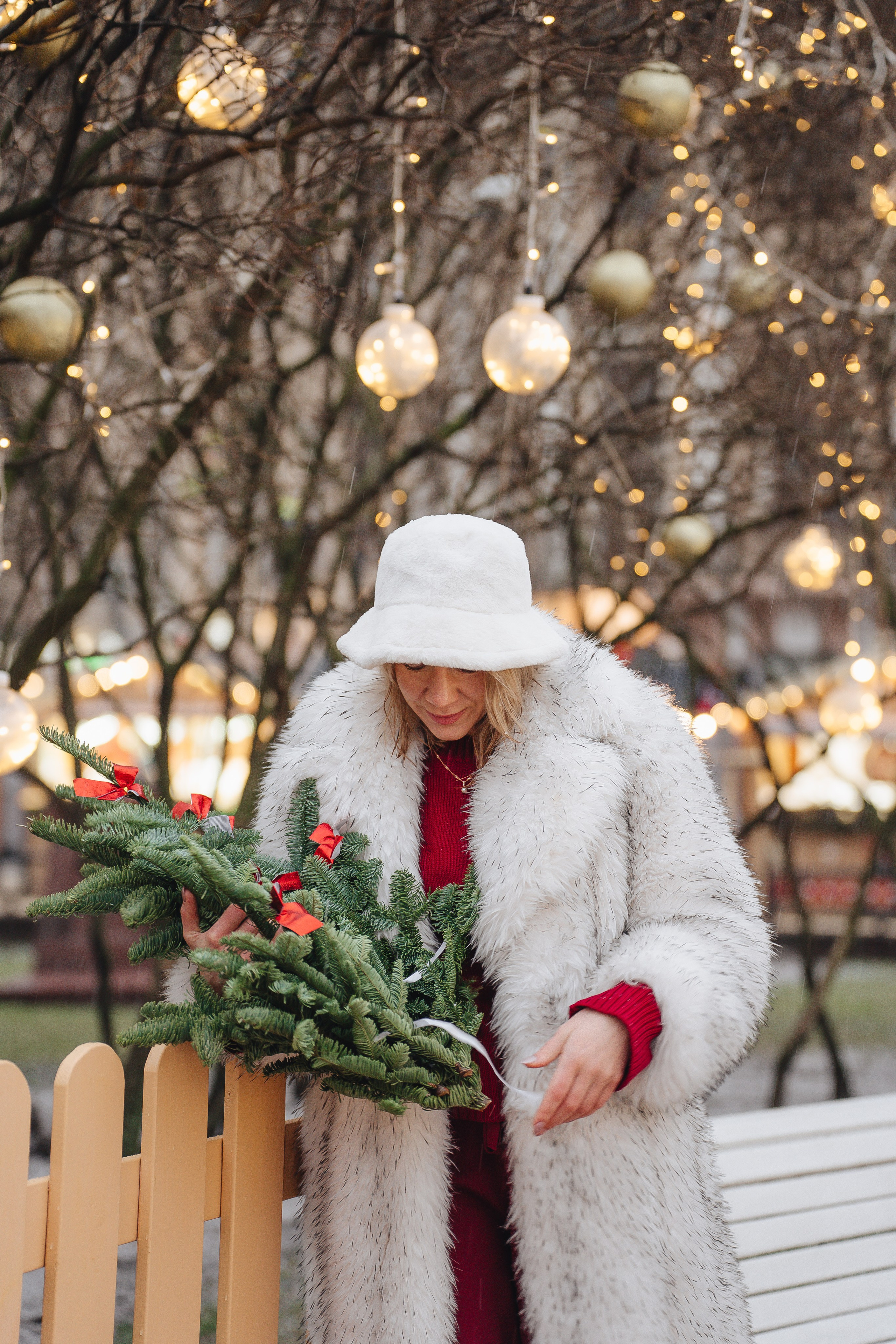 ПРОГУЛКА НА МАНЕЖНОЙ ПЛОЩАДИ ДЛЯ ДЕВУШКИ ПЕРЕД НОВЫМ ГОДОМ (НОВОГОДНЯЯ ФОТОСЕССИИЯ НА МАНЕЖНОЙ ПЛОЩАДИ). Профессиональный фотограф, Санкт-Петербург — Виктория Богомолова
