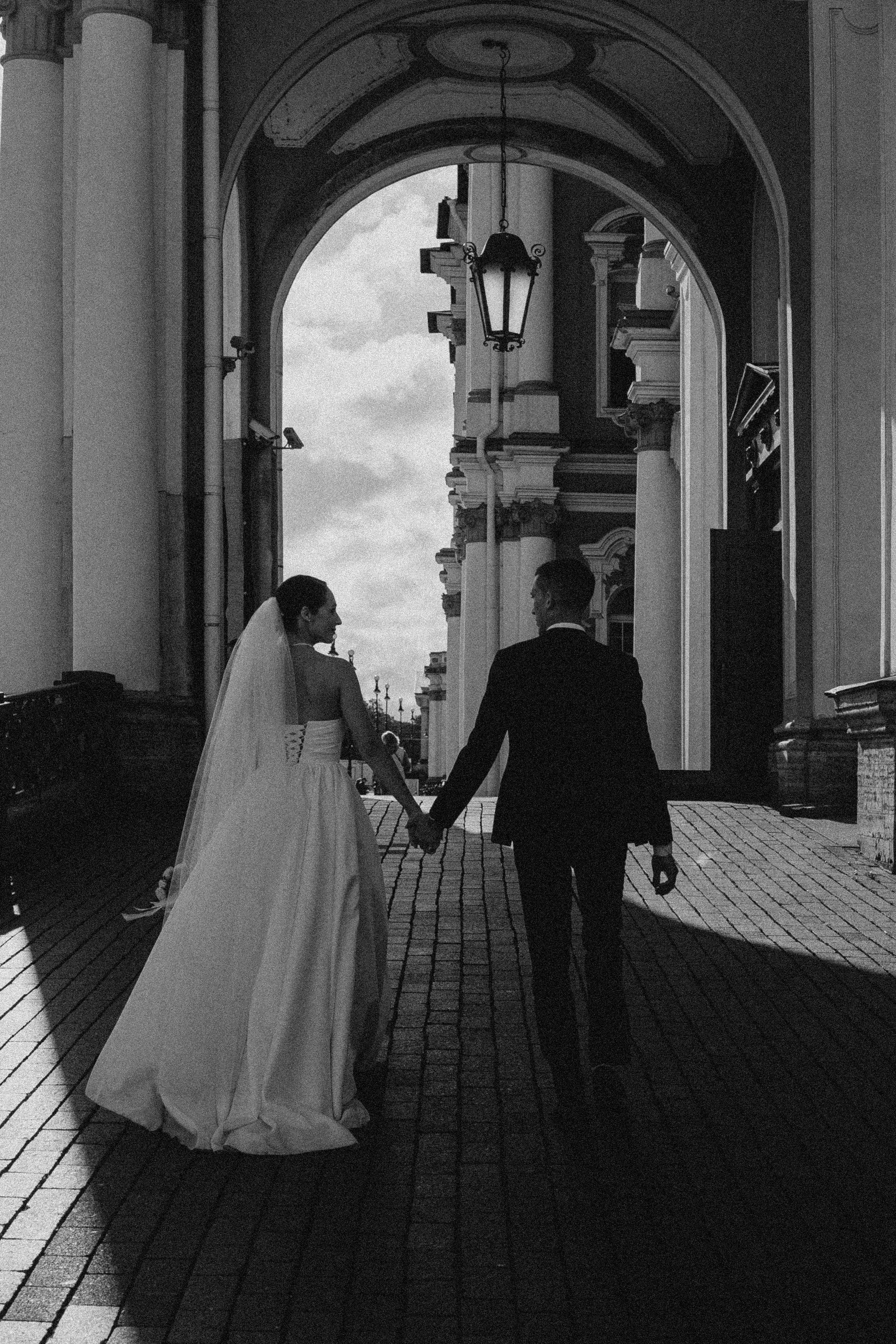 СВАДЕБНАЯ ПРОГУЛКА В САНТК-ПЕТЕРБУРГЕ (ИСАКИЕВСКИЙ СОБОР, ЗИМНЯЯ КАНАВКА, ЭРМИТАЖ И БОЛЬШАЯ МОРСКАЯ УЛИЦА). Профессиональный фотограф, Санкт-Петербург — Виктория Богомолова