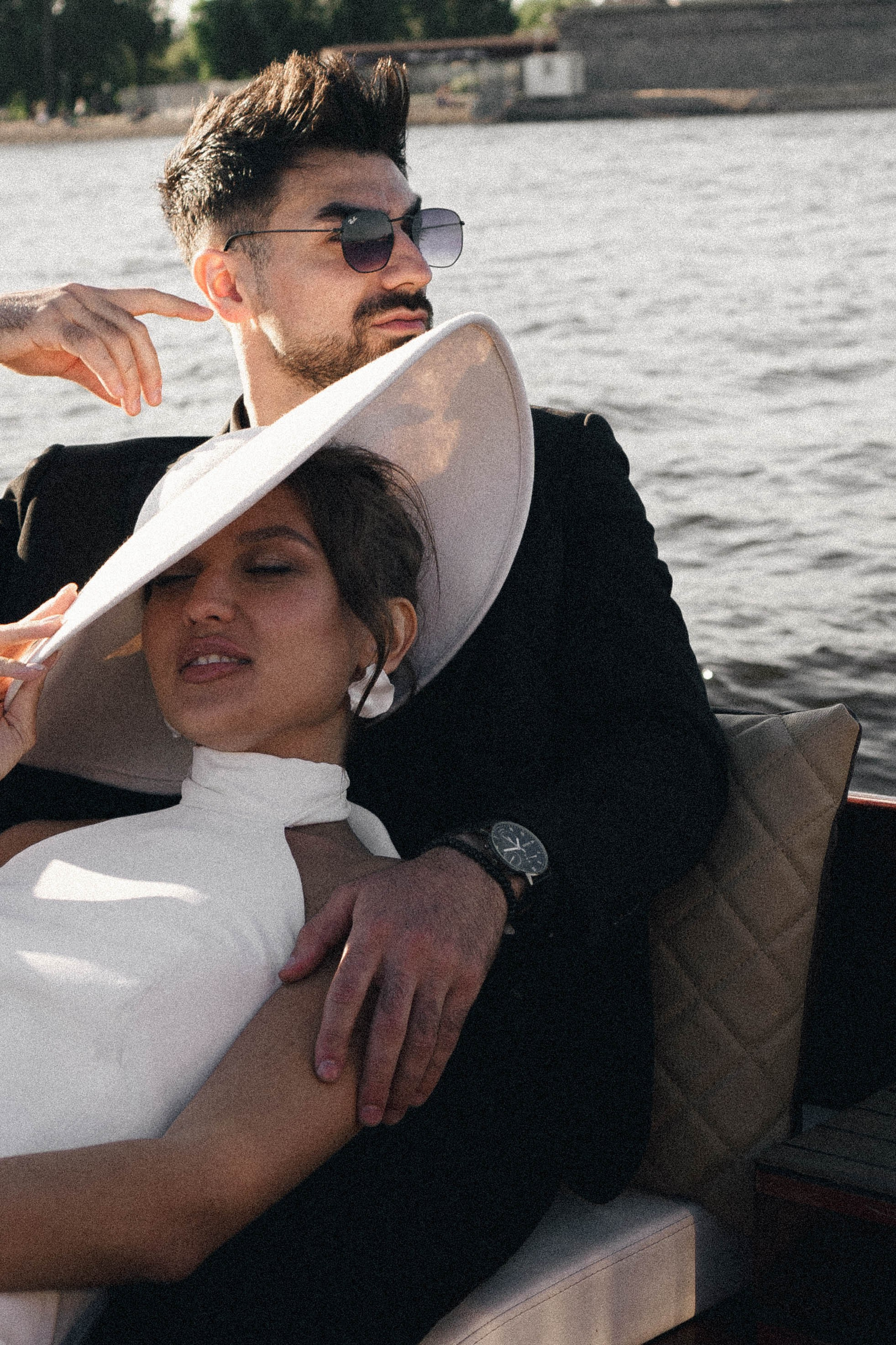 СВАДЕНБНАЯ СЬЕМКА НА КАТЕРЕ ПО КАНАЛАМ САНКТ-ПЕТЕРБУРГА И В АКВАТОРИИ НЕВЫ. Профессиональный фотограф, Санкт-Петербург — Виктория Богомолова