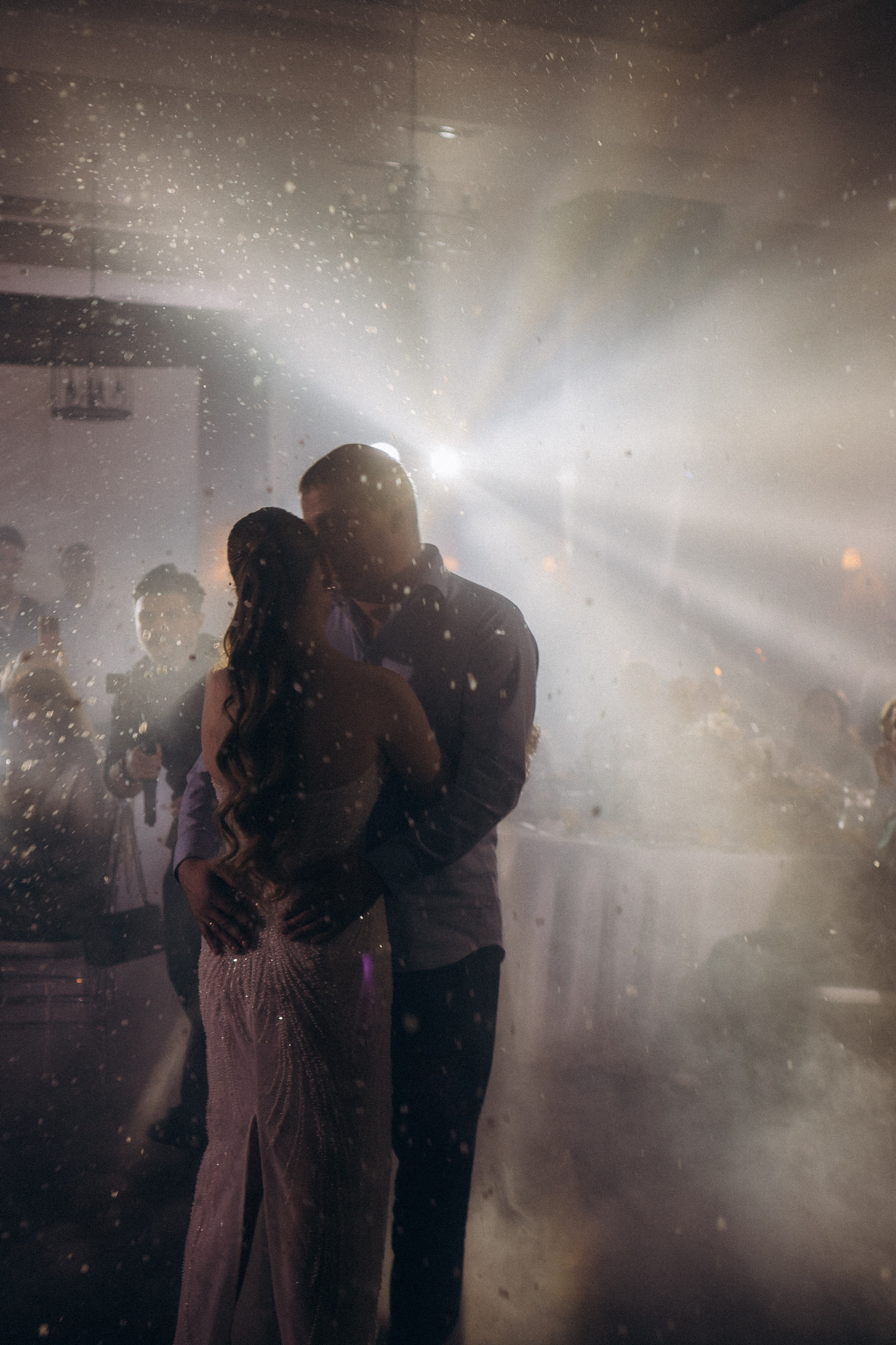 ТАНЕЦ С ПАПОЙ СВАДЕБНМ БАНКЕТЕ (СНЯТО В СИБИРЕ В НИЖНЕВАРТОВСКЕ). Профессиональный фотограф, Санкт-Петербург — Виктория Богомолова