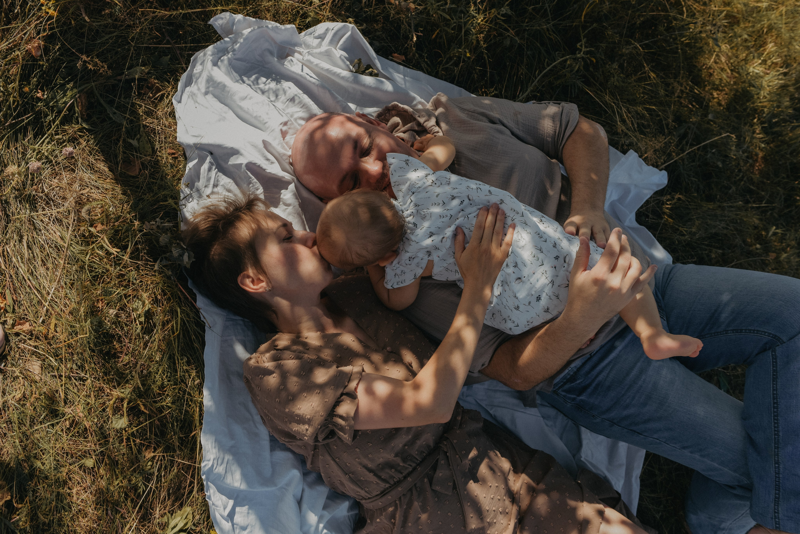 Годовасие. Колтушские высоты. Катя Лиза и Дима. Семейный и свадебный фотограф в Санкт-Петербурге Яна