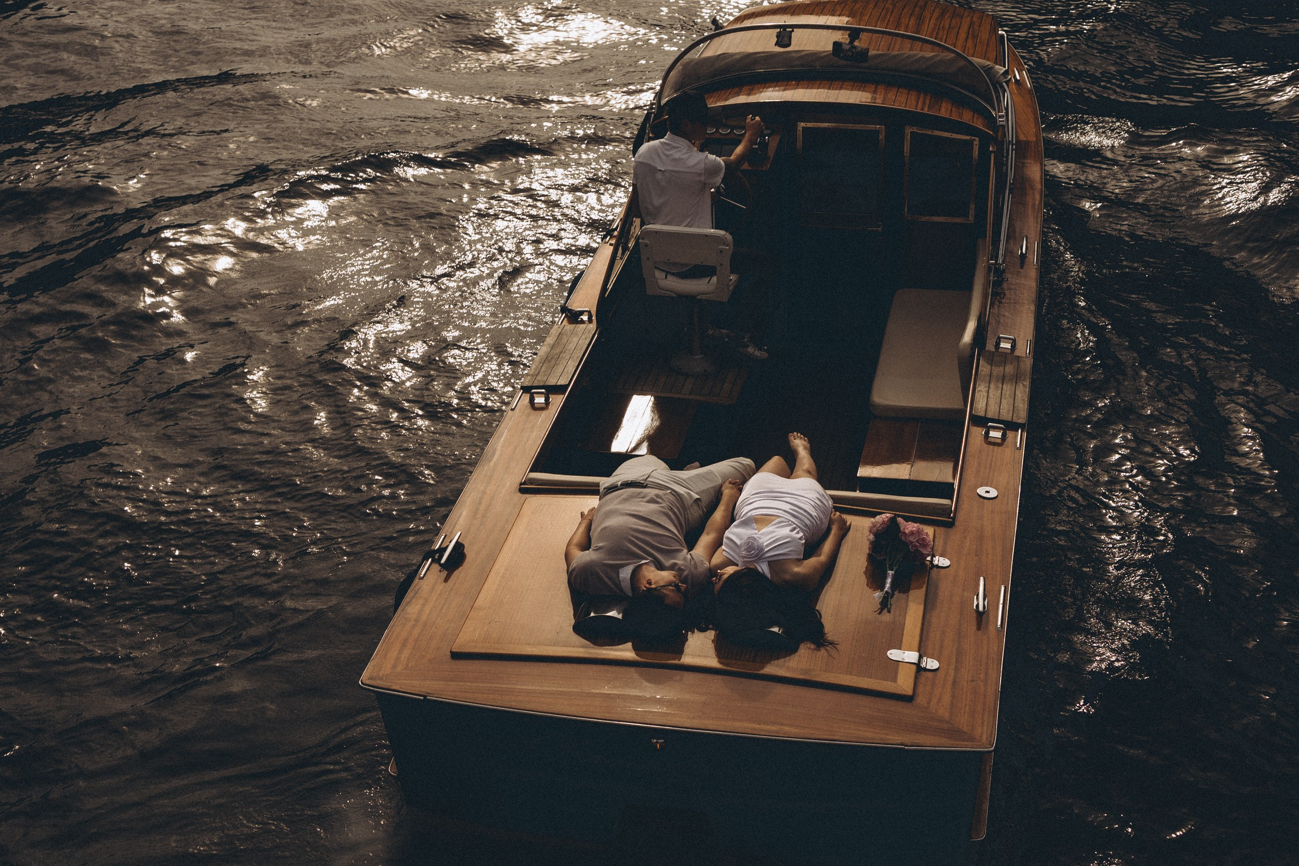 СВАДЕНБНАЯ СЬЕМКА НА КАТЕРЕ ПО КАНАЛАМ САНКТ-ПЕТЕРБУРГА И В АКВАТОРИИ НЕВЫ. Профессиональный фотограф, Санкт-Петербург — Виктория Богомолова