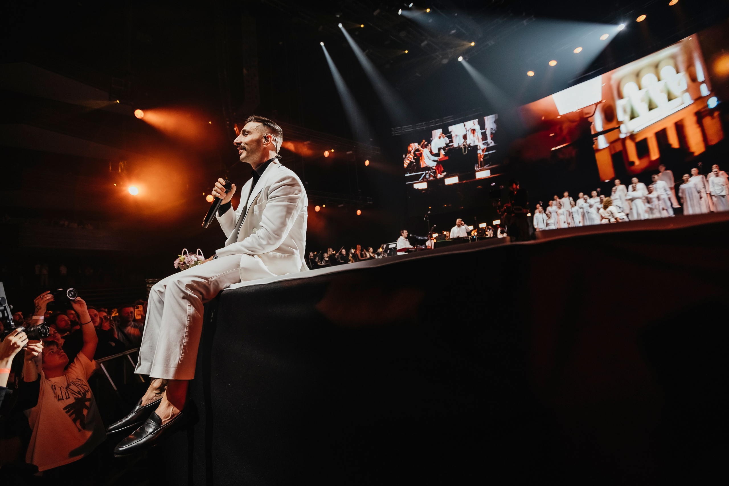 Концерт L’ONE с хором и симфоническим оркестром в Live Арене 19 октября 2025. Репортажный, event, концертный и backstage фотограф из Москвы Виталий Кривцов