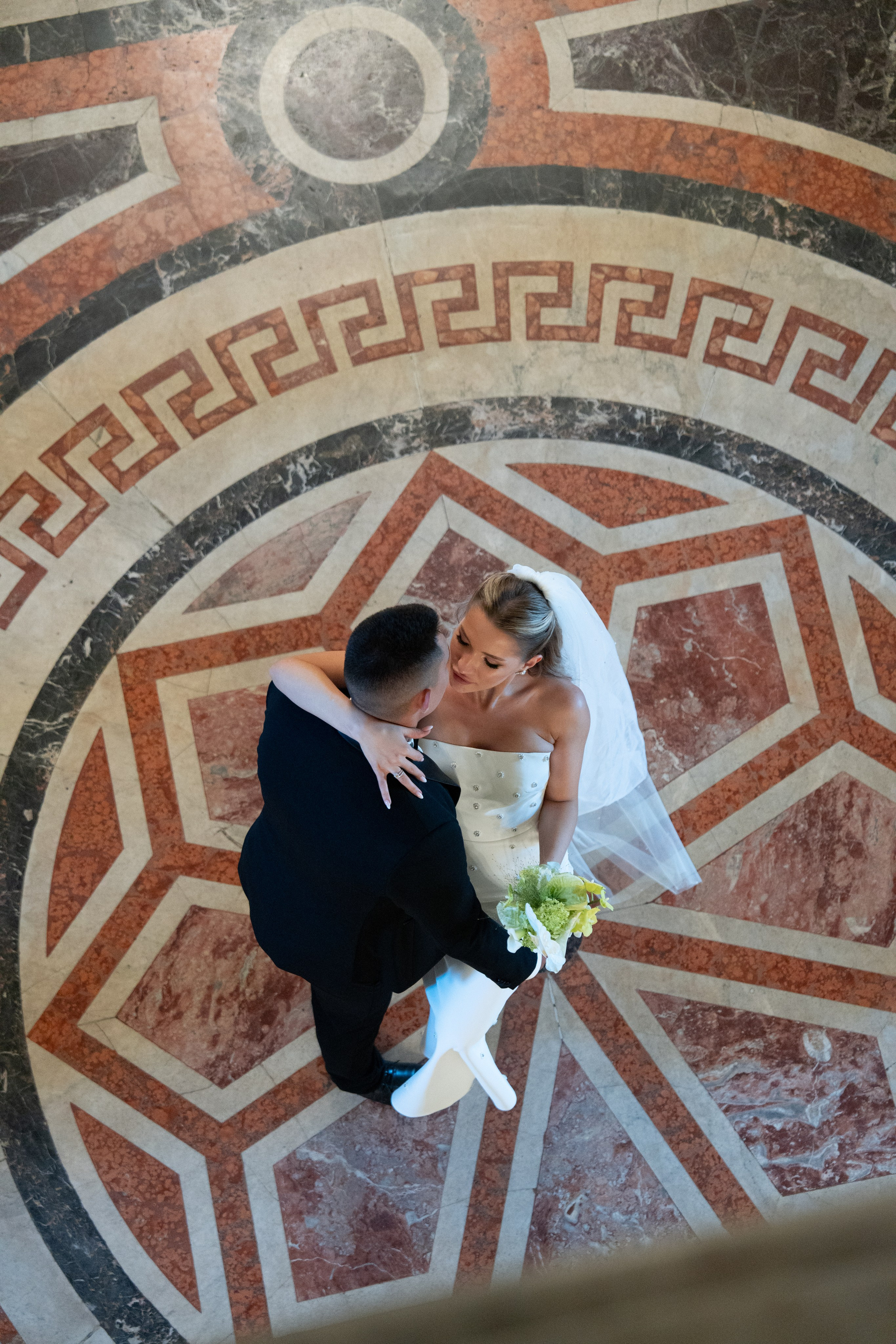 Виктория & Роман. Камерная городская свадьба в видовом ресторане в стиле современная классика. Свадебный фотограф организатор в Санкт-Петербурге Ассоль Опарина