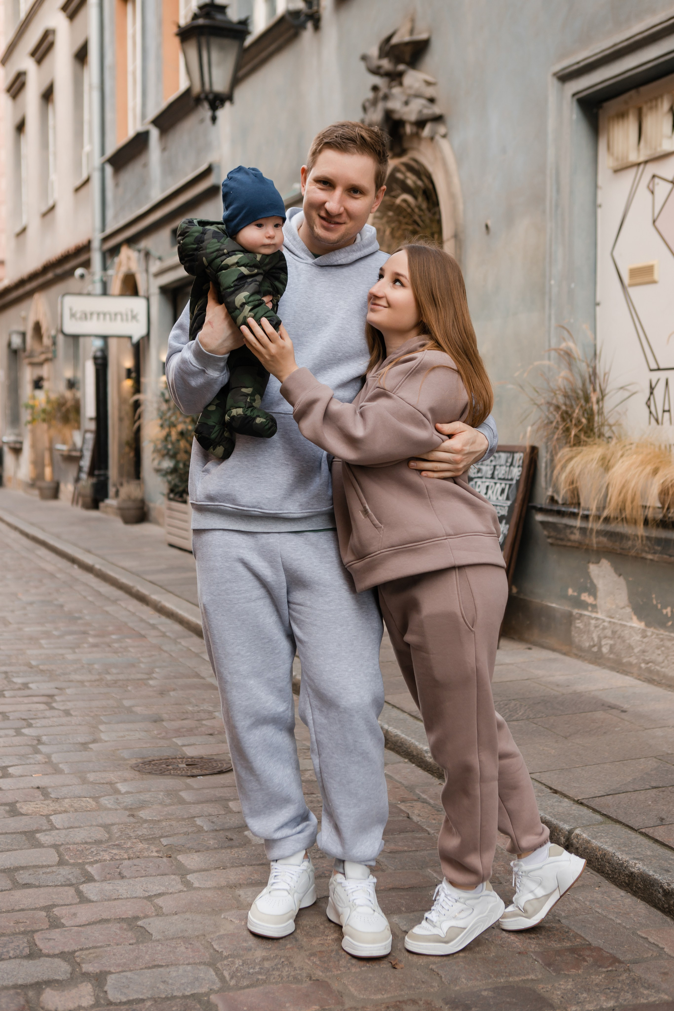 Семейная фотосессия Никиты и Марины. Видеосъемка и фотосъемка свадеб. Фотограф и оператор на свадьбу. Видеосъемка подкастов, собственная видео-фотостудии. Предметная фотосъемка