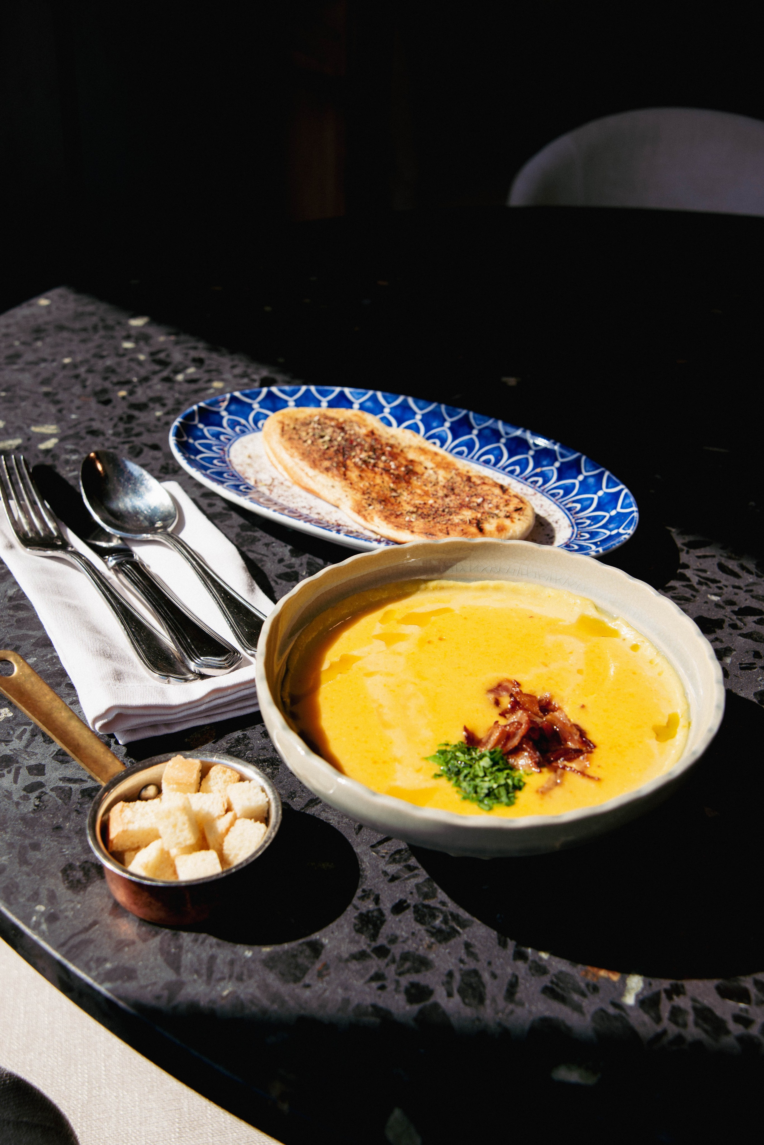 Контент и визуал для ресторана Ливингстон. Ксения Glossa. Портретный и репортажный фотограф в Самаре