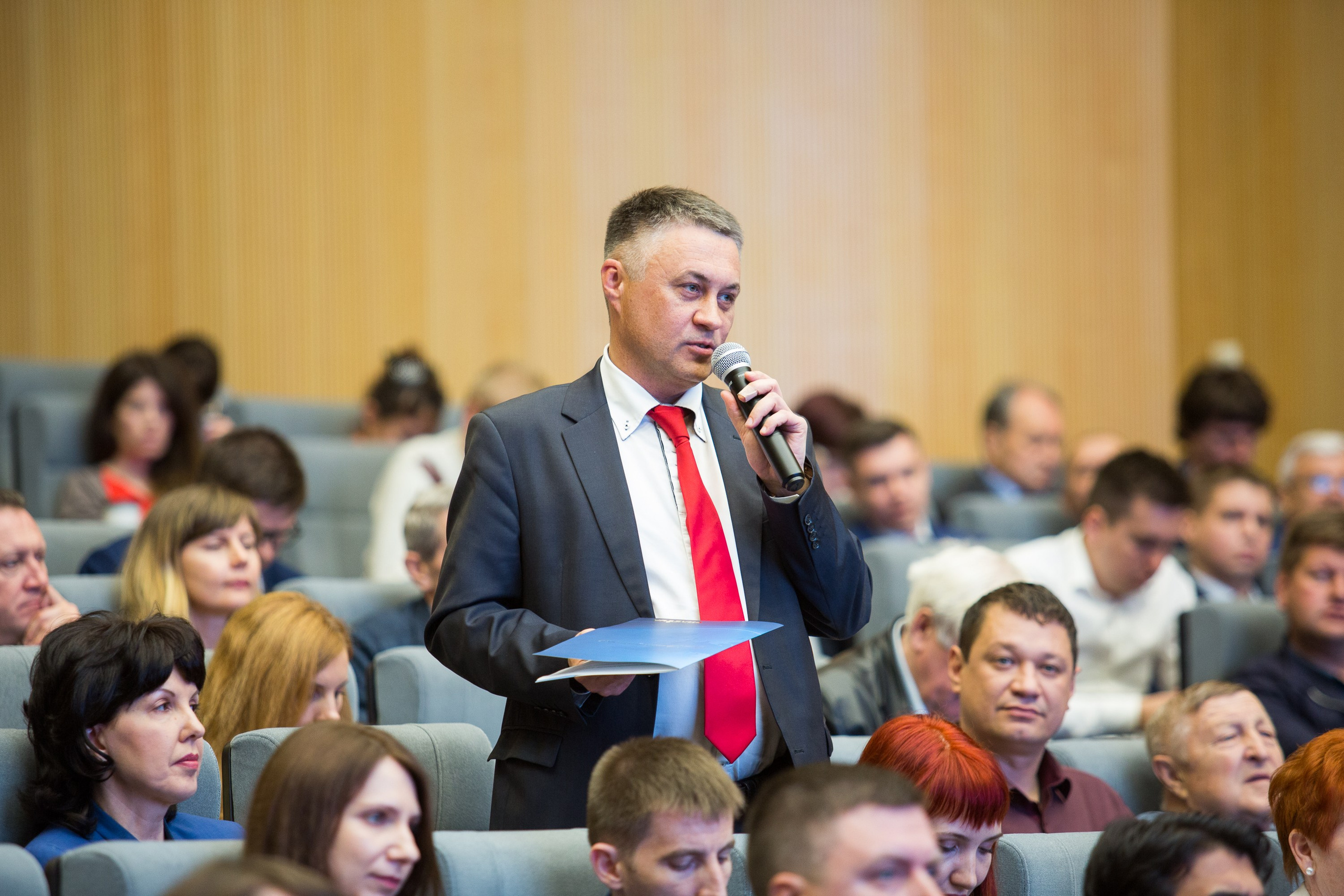 Пленарное заседание «Бизнес у моря». Репортажный фотограф во Владивостоке