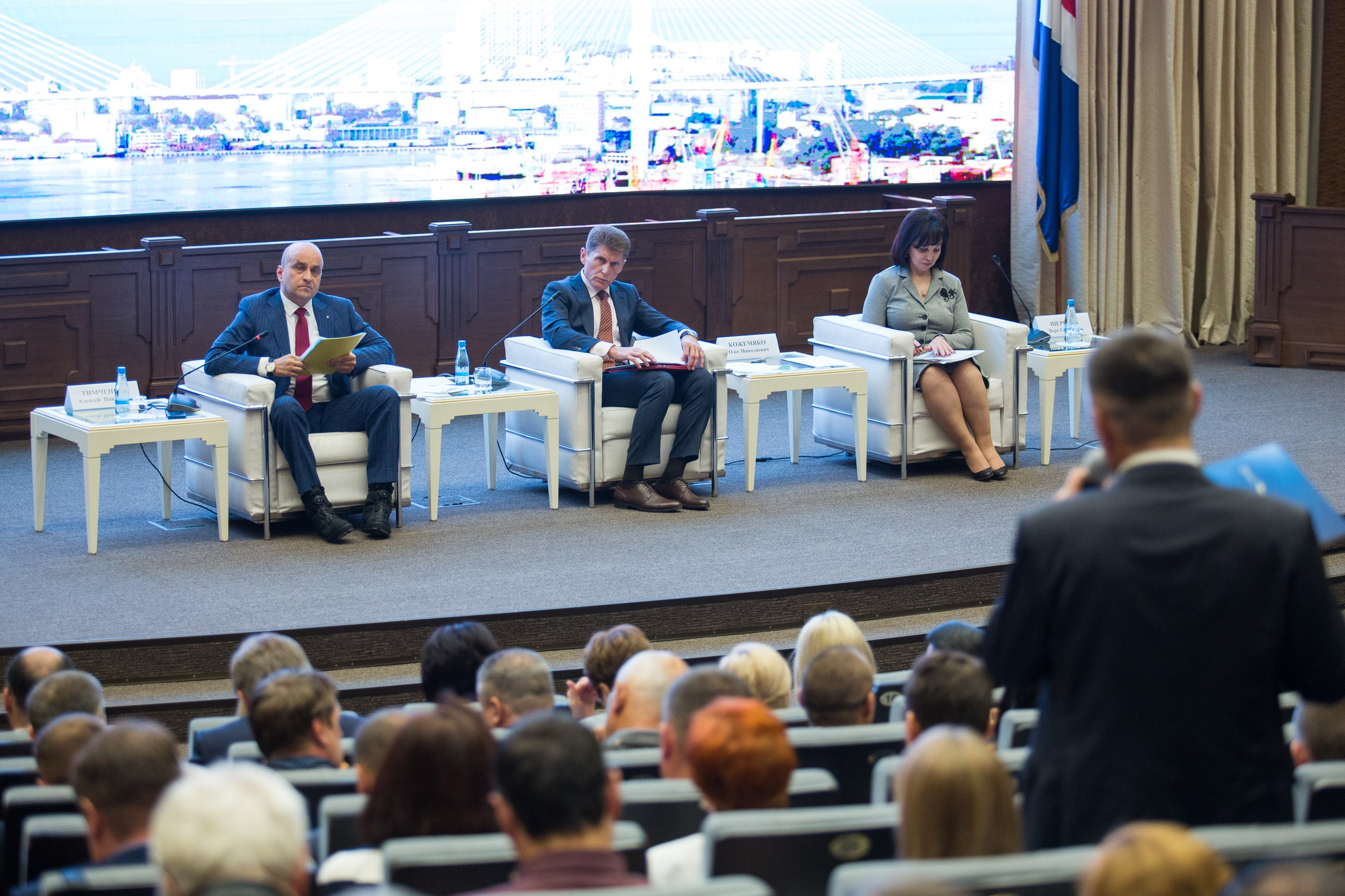 Пленарное заседание «Бизнес у моря». Репортажный фотограф во Владивостоке