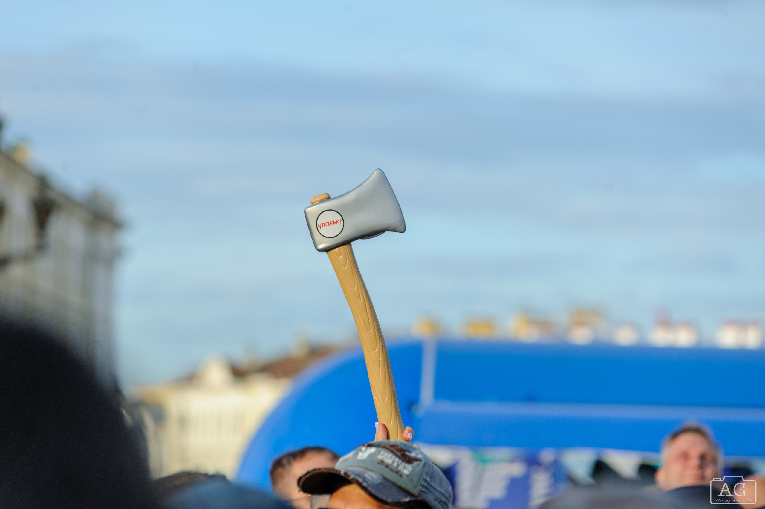 Нейромонах Феофан на открытой тренировке ФК «Зенит». Алексей Горчаков. Фотограф на ваш праздник