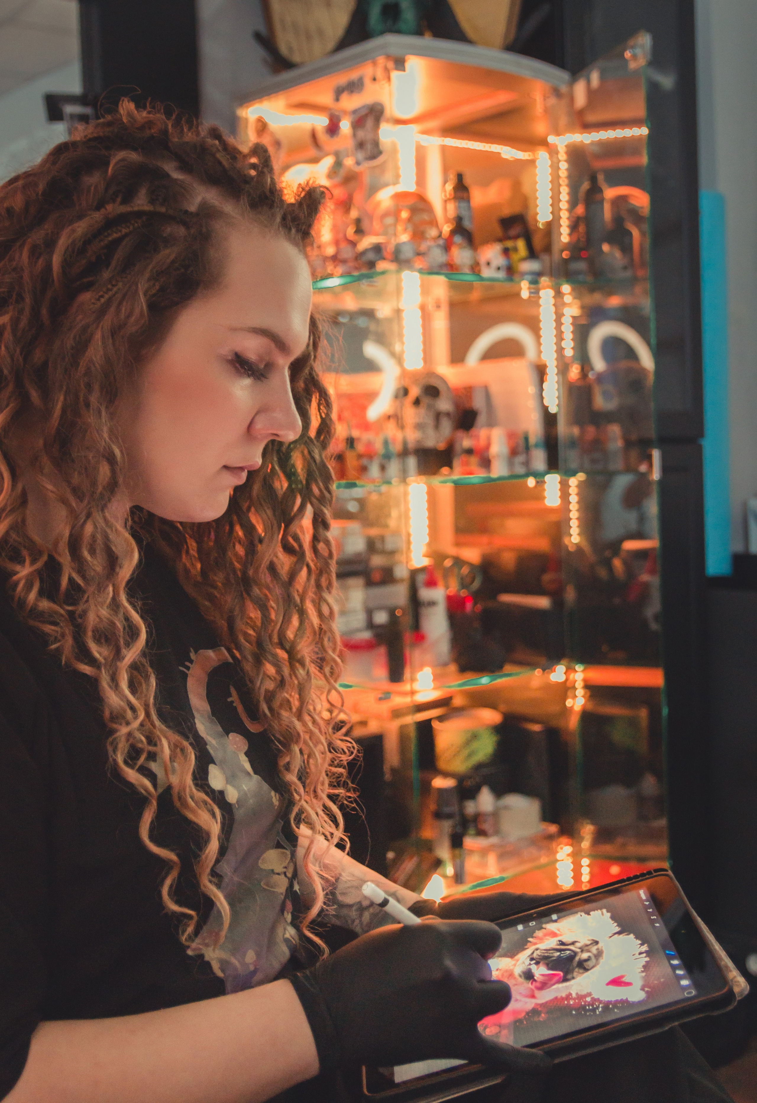 В тату студии. Фотограф в Москве Виталий Мишкин