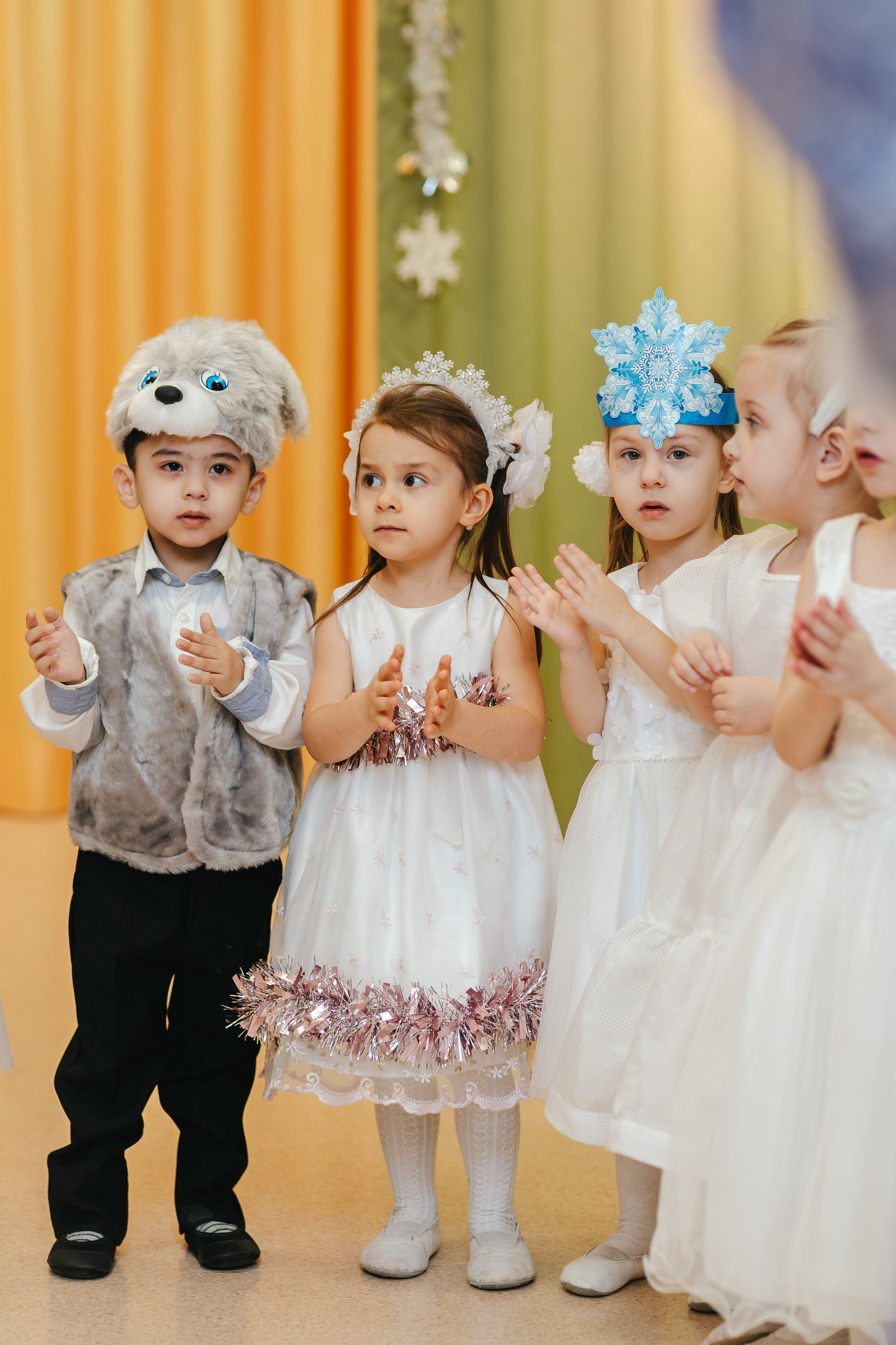 Новогодний утренник в младшей группе. Семейный lifestyle фотограф в Санкт-Петербурге Людмила Пахомова