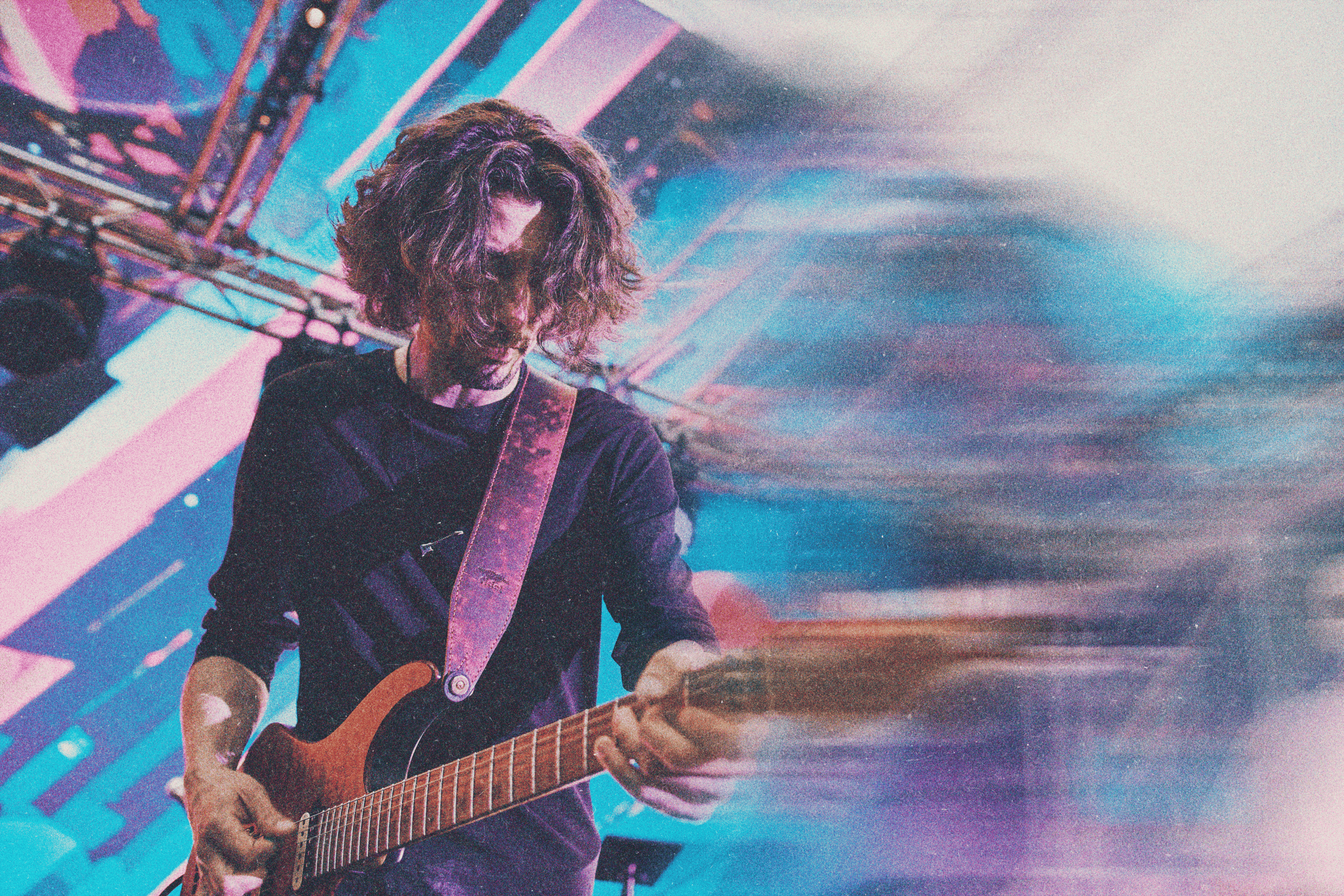 Съёмка с концерта МОТа: толпа фанатов и артист. Шилов Арсений — репортажный фотограф в Москве