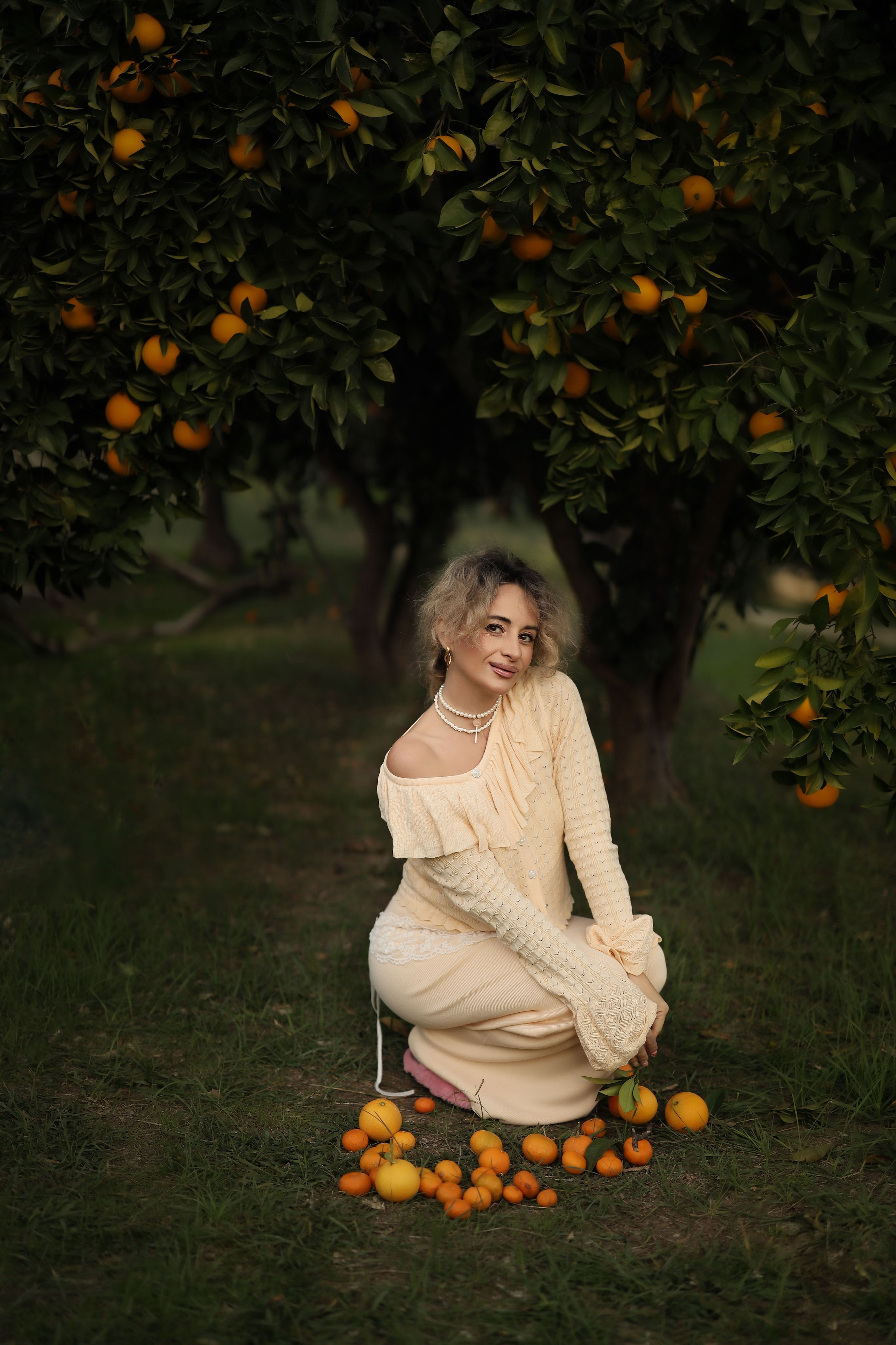 Семейная фотосессия в мандариновом саду Абхазии. Свадебный и семейный фотограф в Абхазии Жанна Соснина