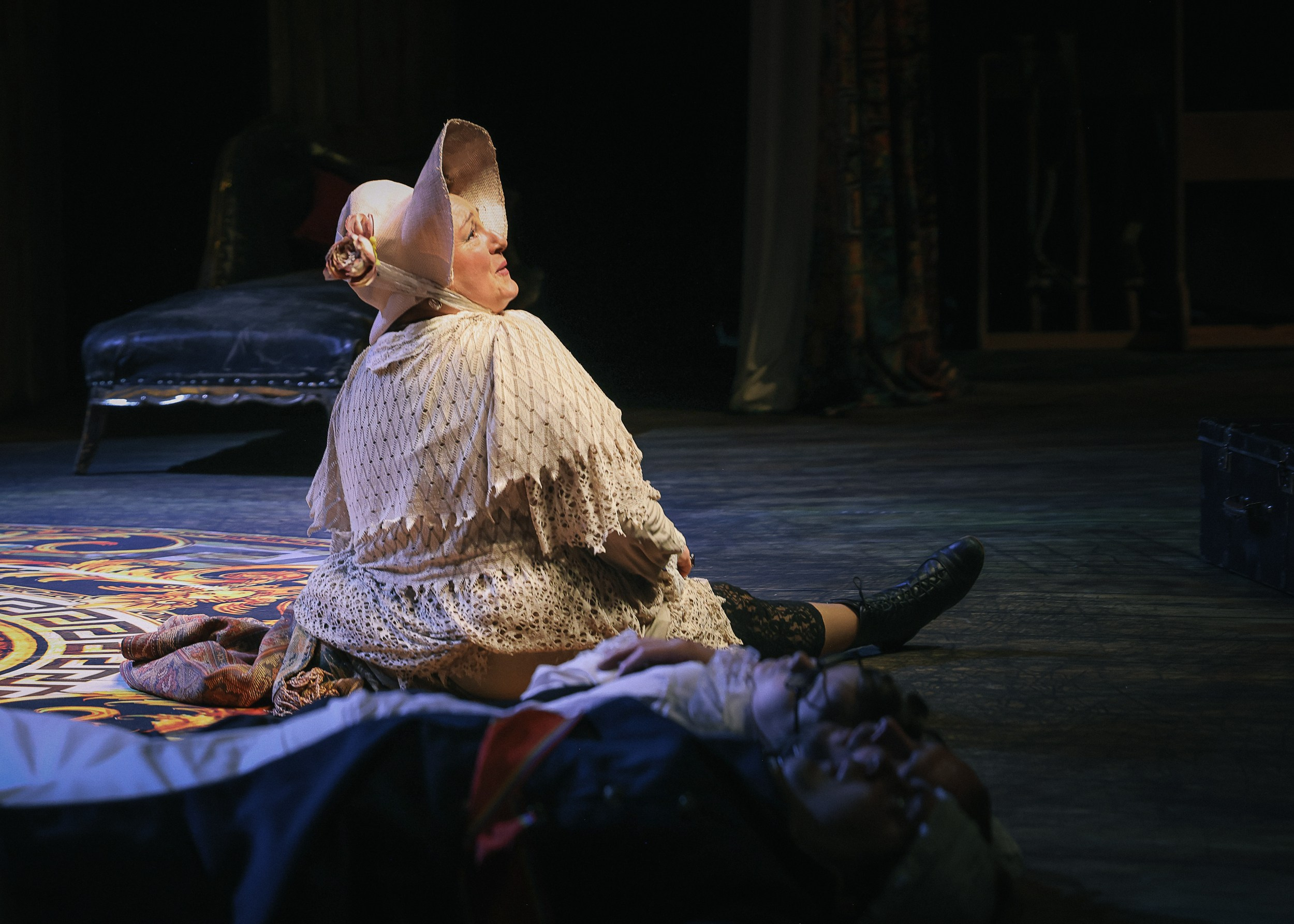 Весёлая женщина. Театр Эрмитаж. Репортажный, архитектурный, театральный и файн-арт фотограф Лена Мельникова в Москве