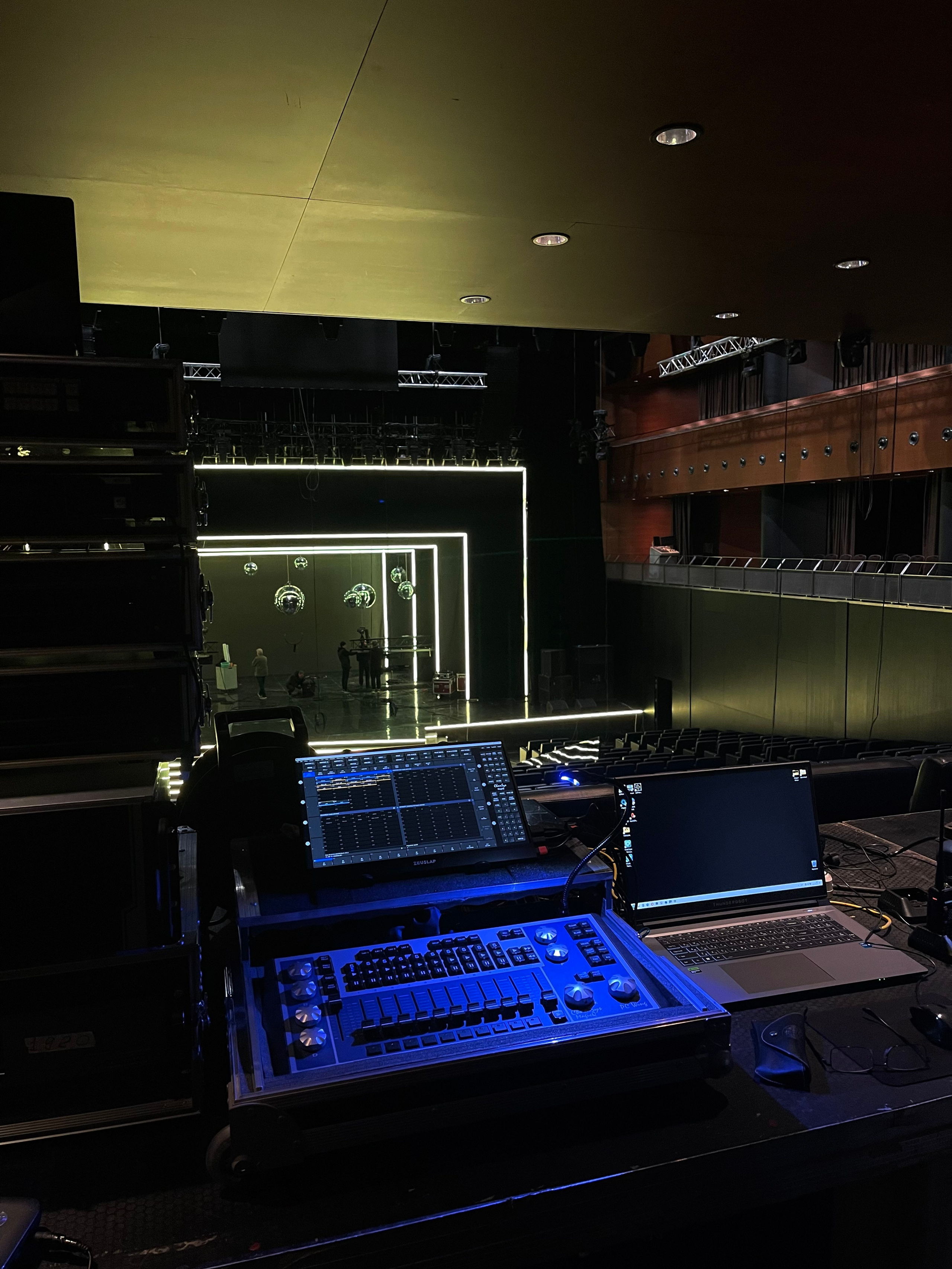 BACKSTAGE GALLERY. «MAK FLAME»