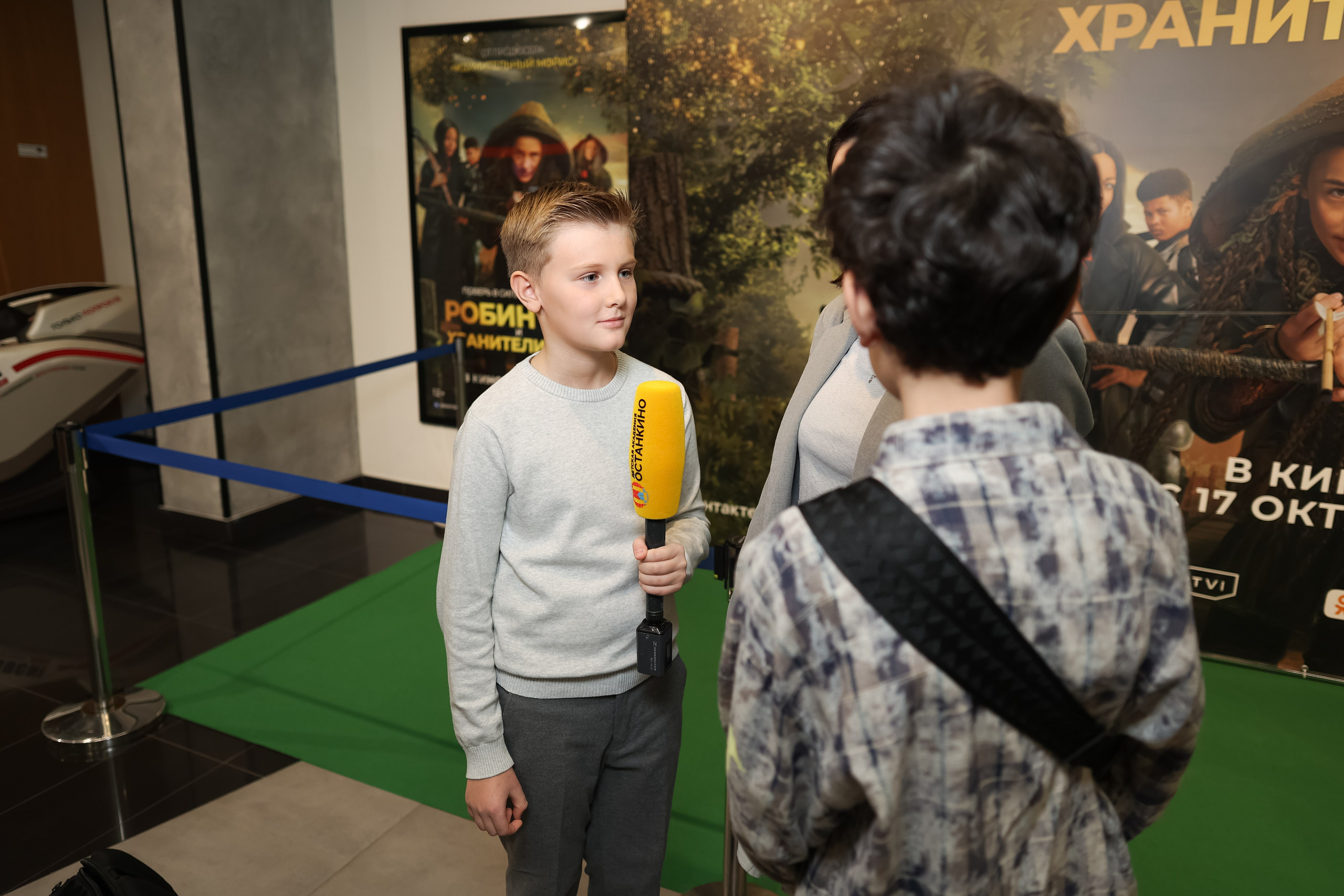 Школа «Останкино» на премьере Робин Гуд. Репортажный фотограф видеограф в Москве Ольга Плаксина