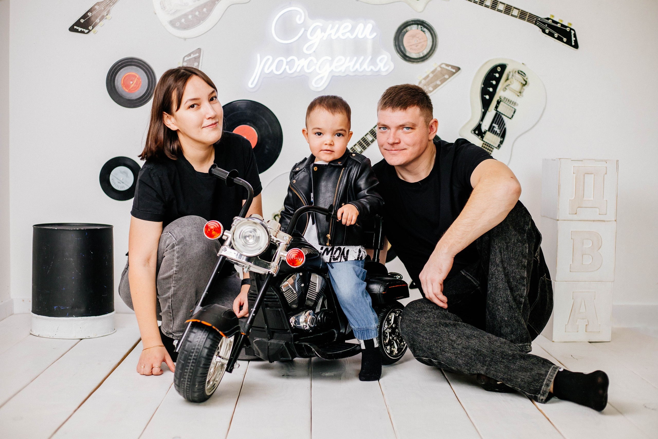 Лев с семьей. Рыжова Тамара