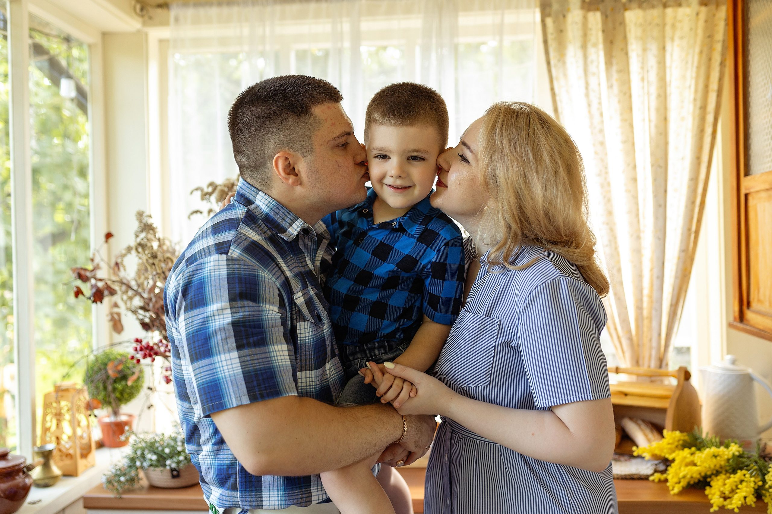 Семейная фотосессия на фотодаче в Купавне. Фотограф в Железнодорожном и Балашихе