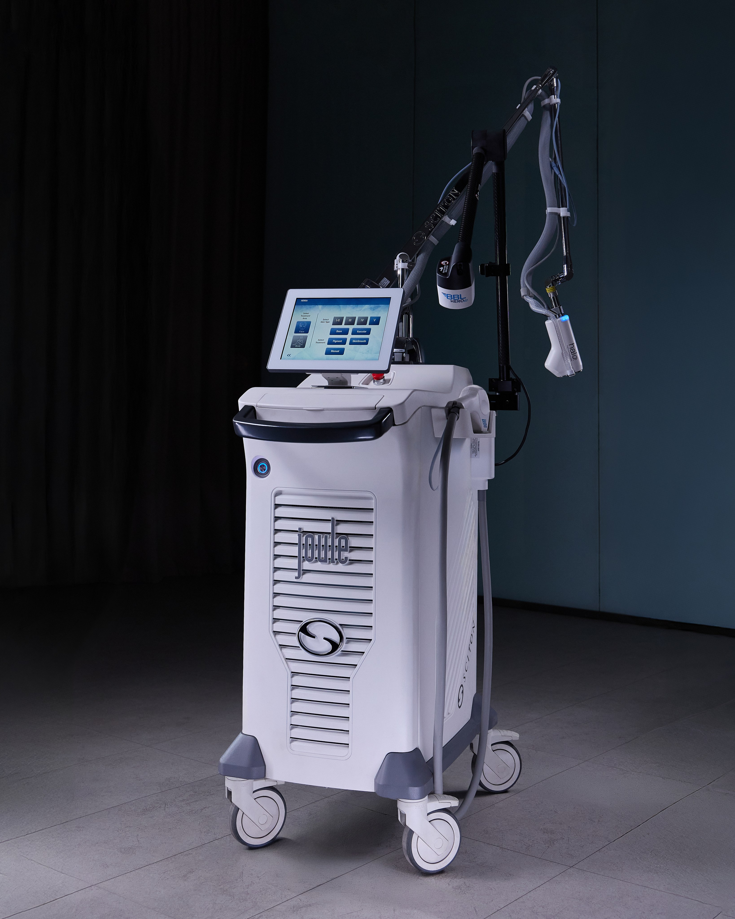 Cosmetic devices for the clinic UMA aesthetics. Святослав Лебедев | Рекламный фотограф — Коммерческая съемка, Арт-дирекшн, AI-интеграция