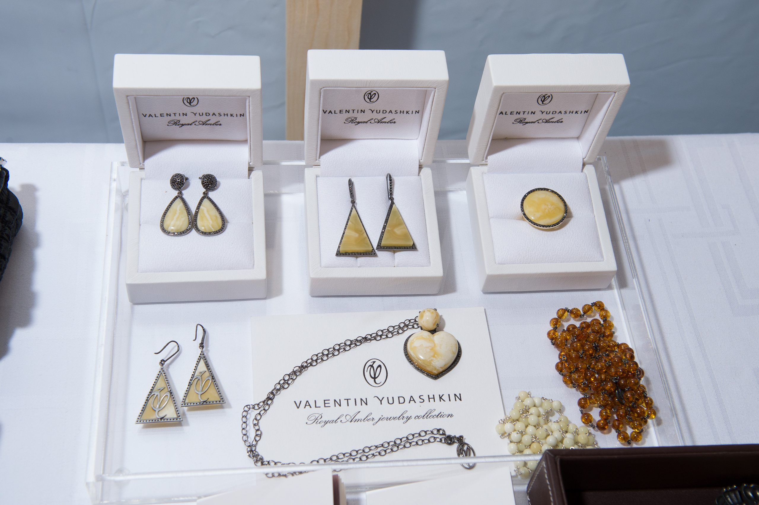 Valentin Yudashkin. Paris Fashion Week. 2015. Дима Бабушкин. Фотограф. Подиум. Репортаж. Творчество. Дорого