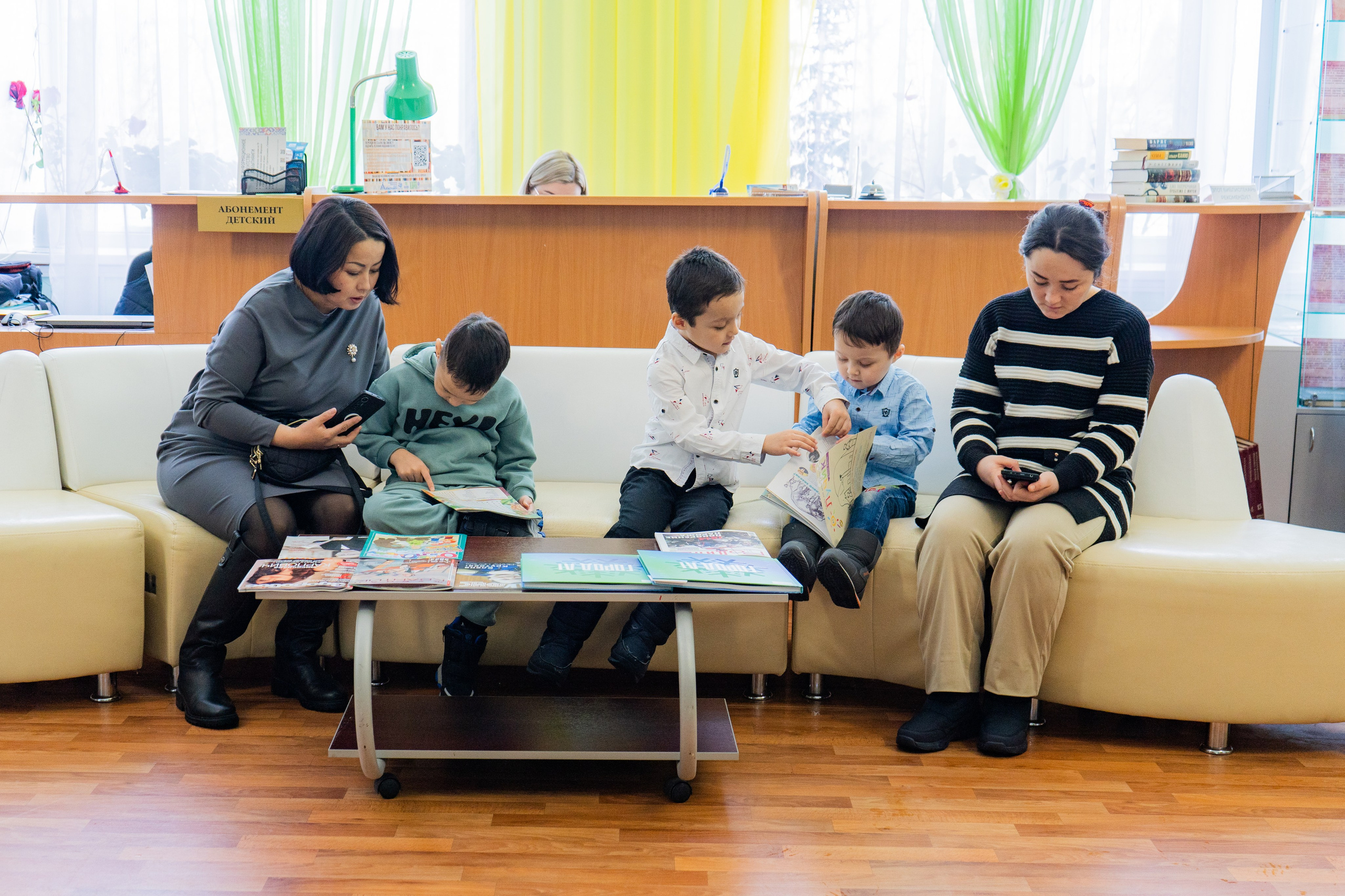 Награждение за конкурс рисунков «Берегите лес!». Фотограф Екатерина Зорина