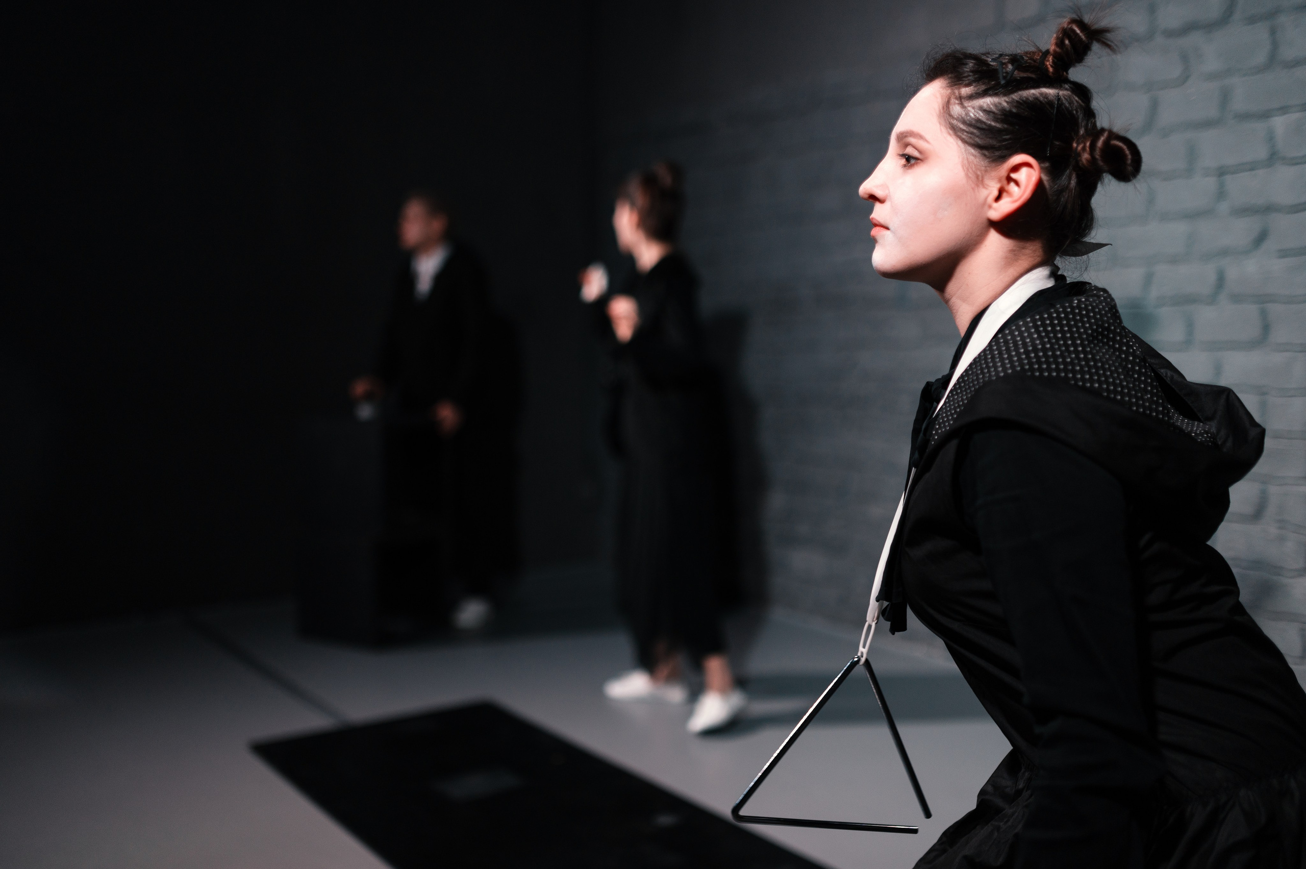 Спектакль «ЧЕЛОВЕЧКИ». Арт-пространство «Свои». Профессиональная фотосессия в Краснодаре | Фотограф Денис Труфанов