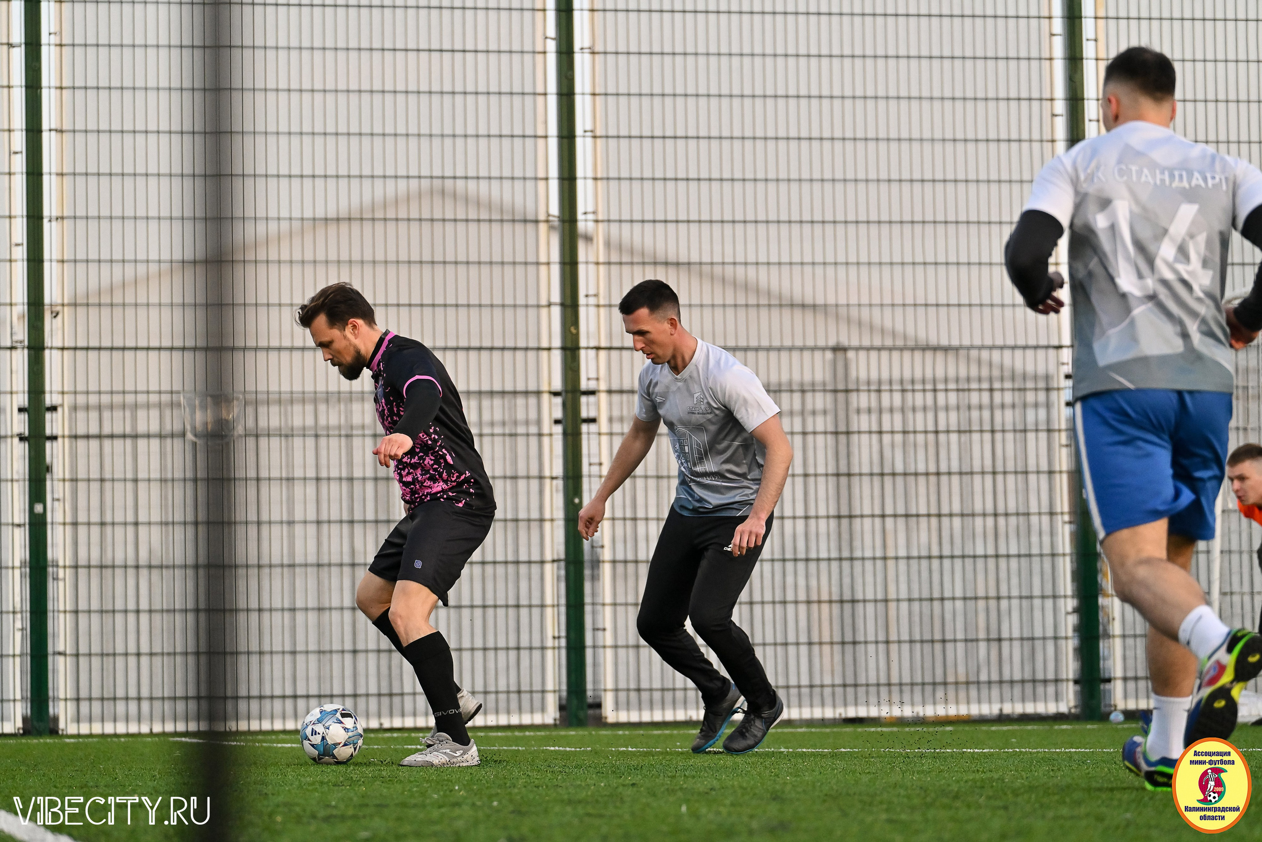 ИГРЫ МИНИ-ФУТБОЛЬНОЙ И КОРПОРАТИВНОЙ ЛИГИ. VIBECITY.RU Вайб Сити Ру Фоторепортажи Фотоотчеты Калининград
