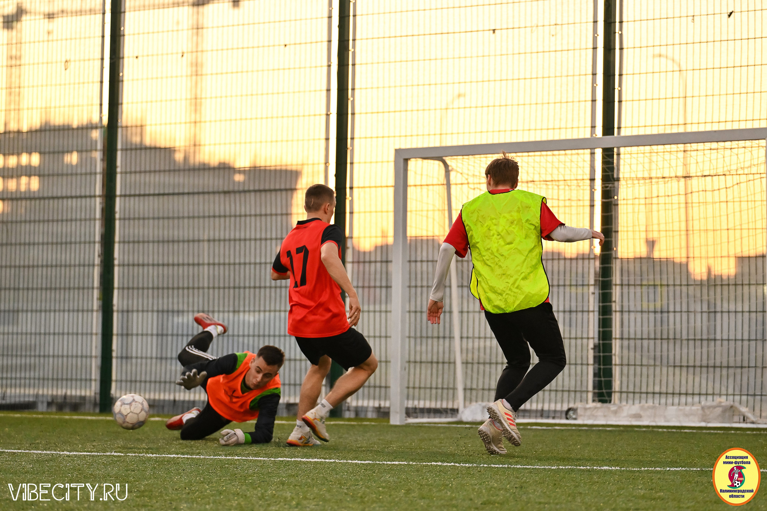 ИГРЫ МИНИ-ФУТБОЛЬНОЙ И КОРПОРАТИВНОЙ ЛИГИ. VIBECITY.RU Вайб Сити Ру Фоторепортажи Фотоотчеты Калининград