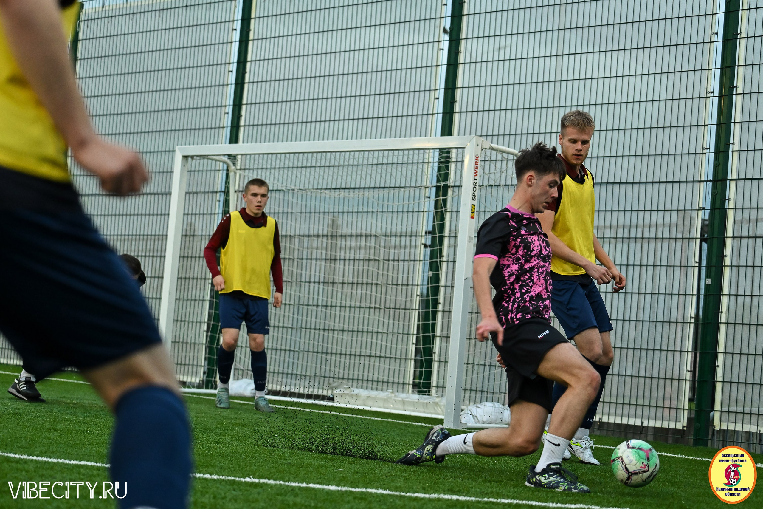 ИГРЫ МИНИ-ФУТБОЛЬНОЙ ЛИГИ. VIBECITY.RU Вайб Сити Ру Фоторепортажи Фотоотчеты Калининград