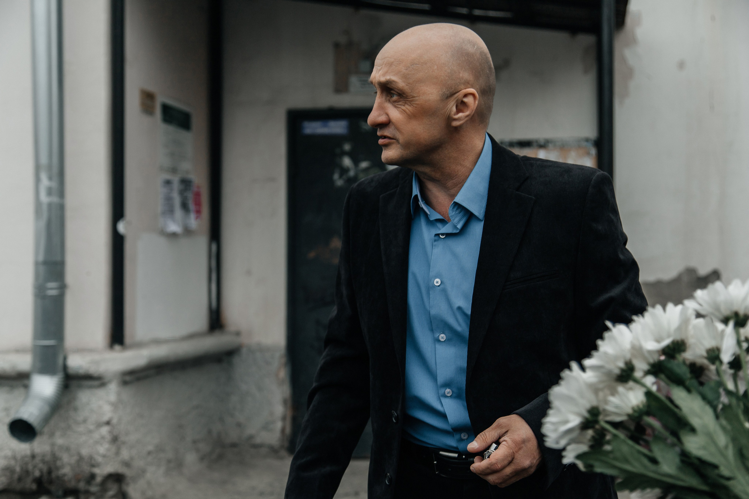 S & E. Street photographer