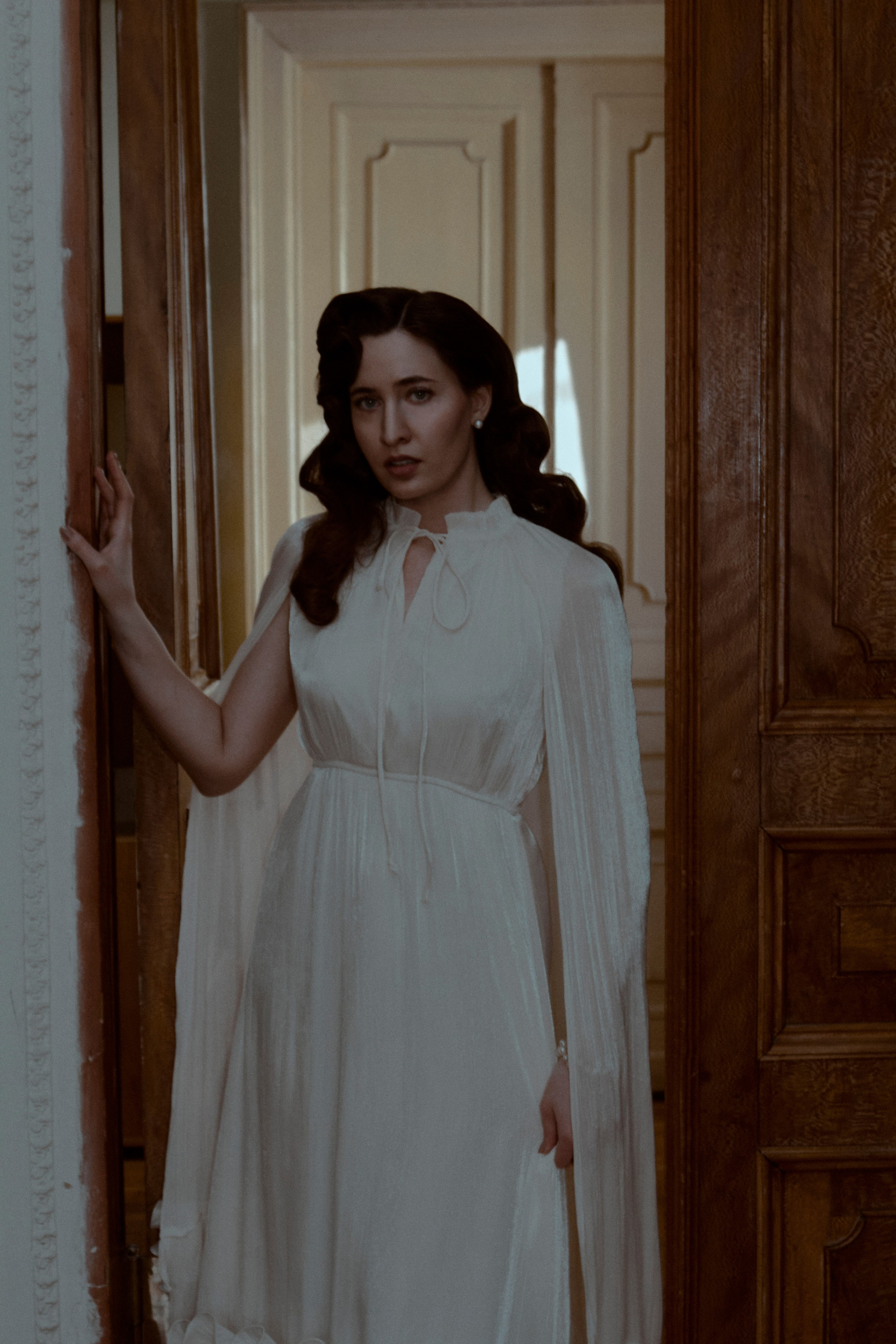 Свадебное лавстори в стенах библиотеки им. Пушкина. Свадебный фотограф в Москве Приятелева Ангелина