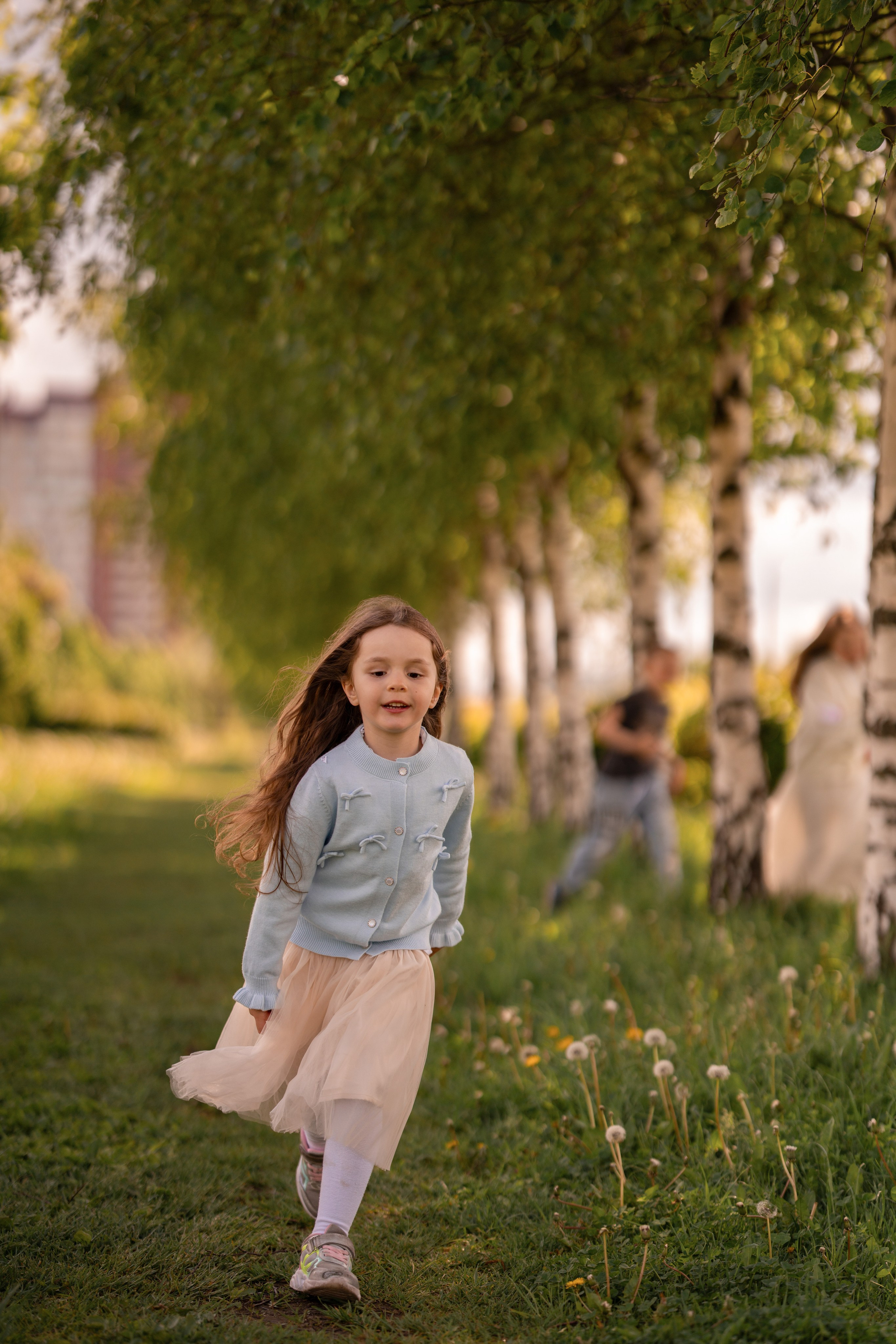 Ксения, Кирилл и Кристина в цветущем саду. Семейный и портретный фотограф в Санкт-Петербурге Татьяна Гримоть