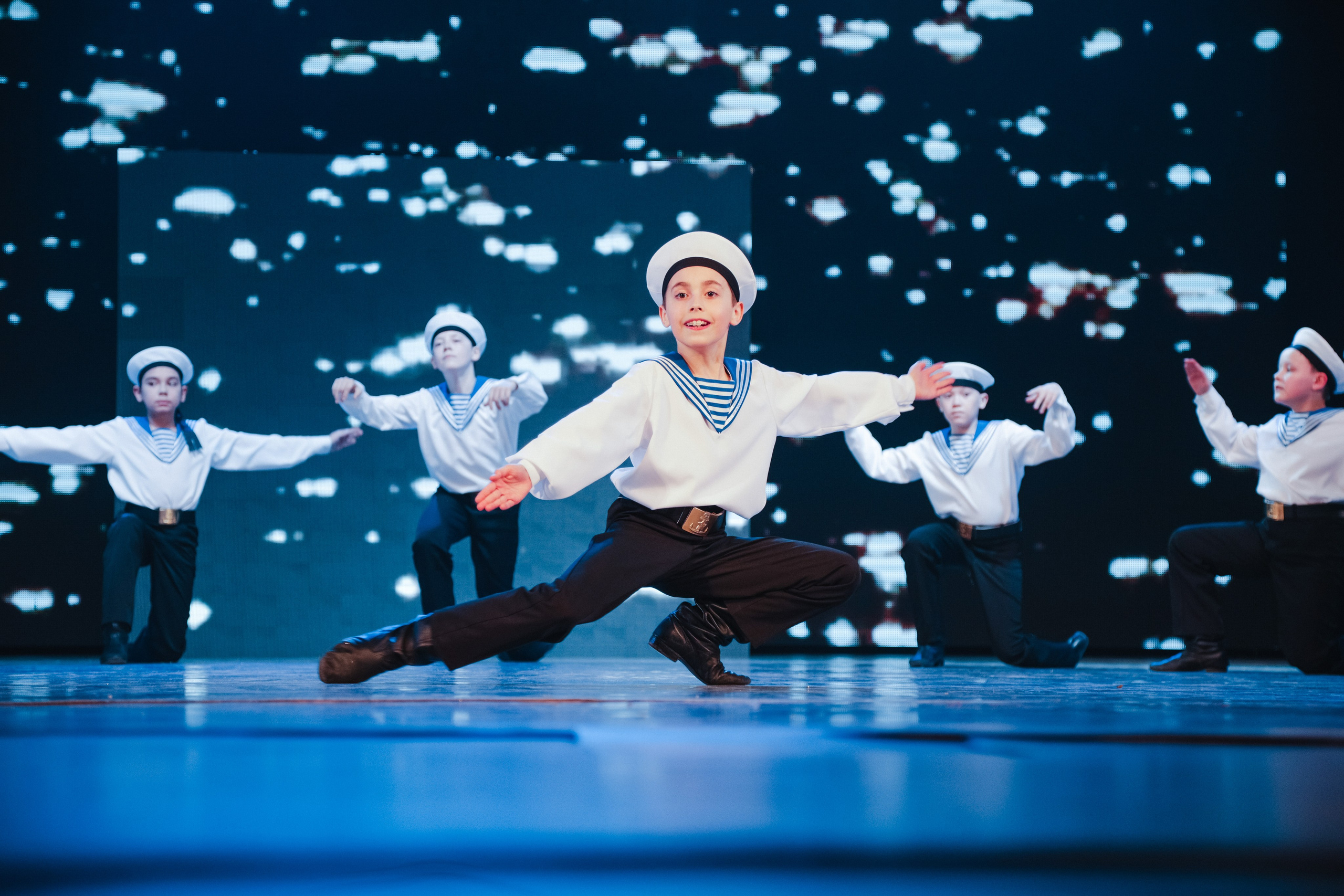 Отчетный концерт Dazz Crew & Искорки 2024. Роман Урумбаев фотограф Нижневартовск