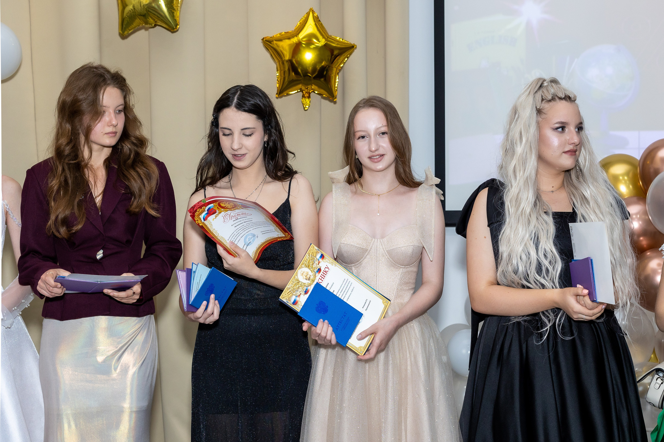 Вручение аттестата 2025. Выпускные альбомы Майкоп, Краснодар Елена Золотарева