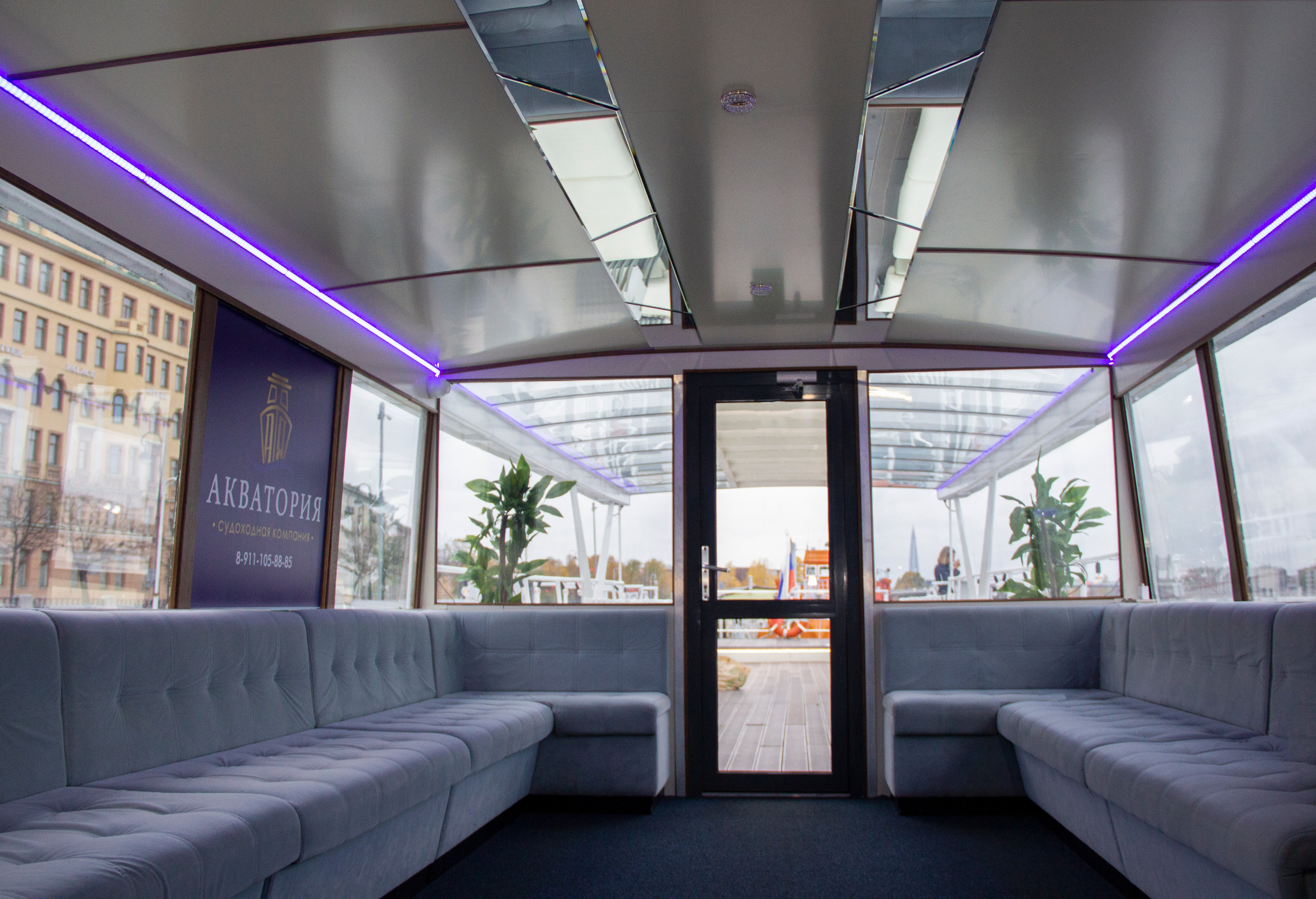 Съемка для сайта аренды катеров в Санкт-Петербурге, подготовка к свадебной прогулке по рекам и каналам. Фотограф в Санкт-Петербурге Смирнова Диана