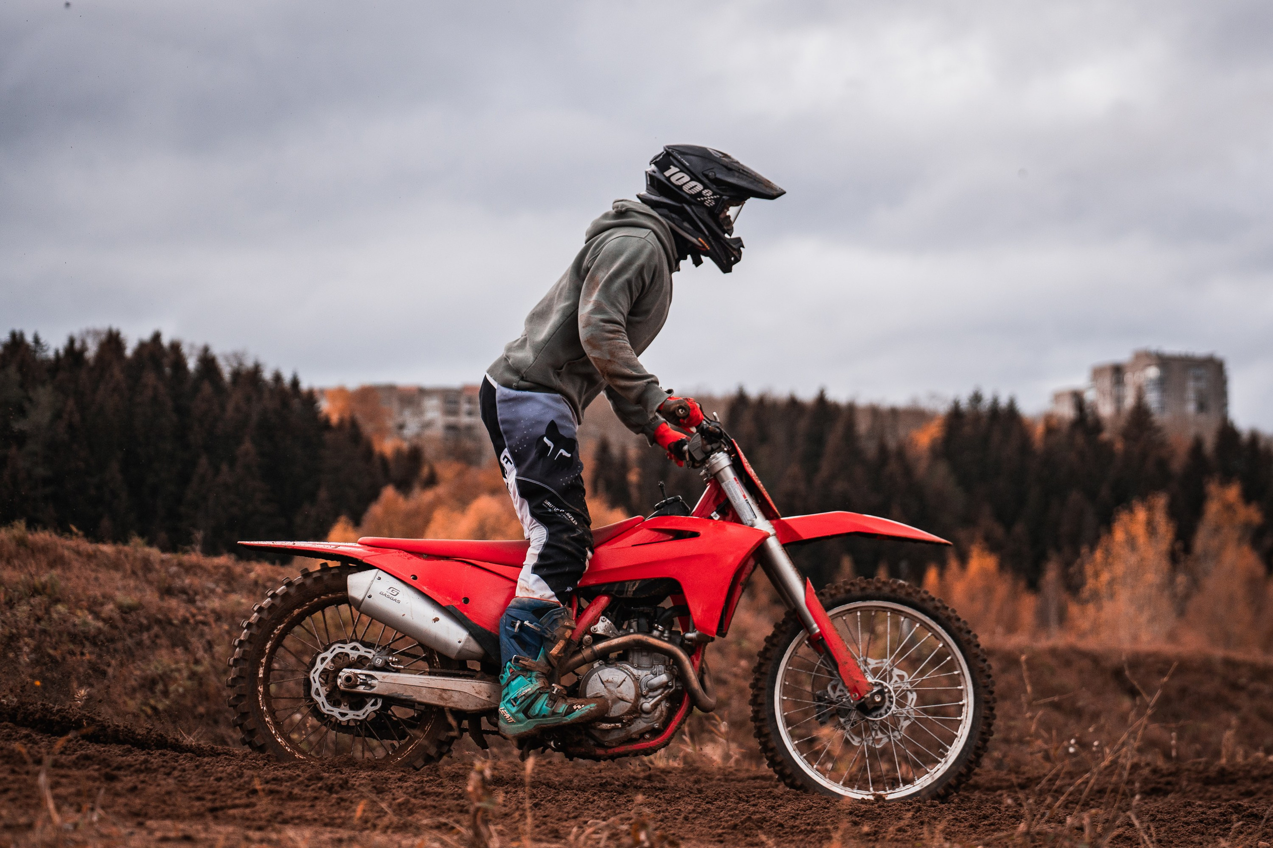 Мотокросс «Золотая осень». Паша Страхов — фотограф