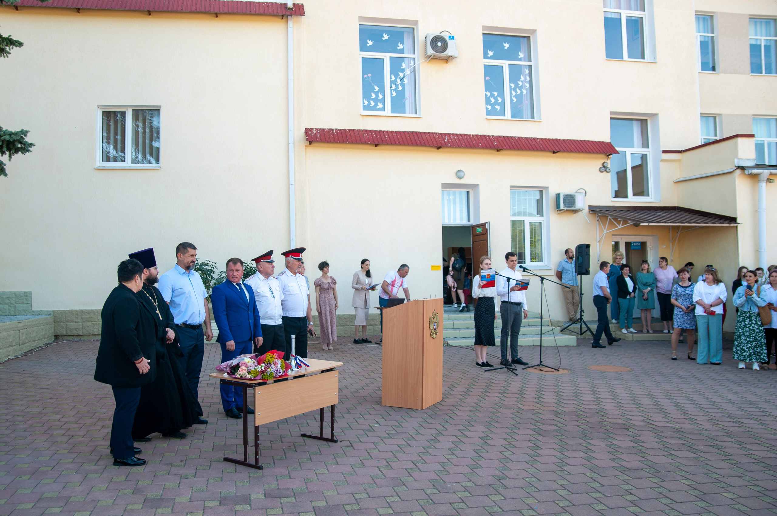 Последний Звонок МАОУ СОШ № 17 им. Эдуарда Есаяна — Архипо-Осиповка. Свадебный и семейный фотограф Денис Лукьянов в Краснодаре, Краснодарском крае и Республике Крым