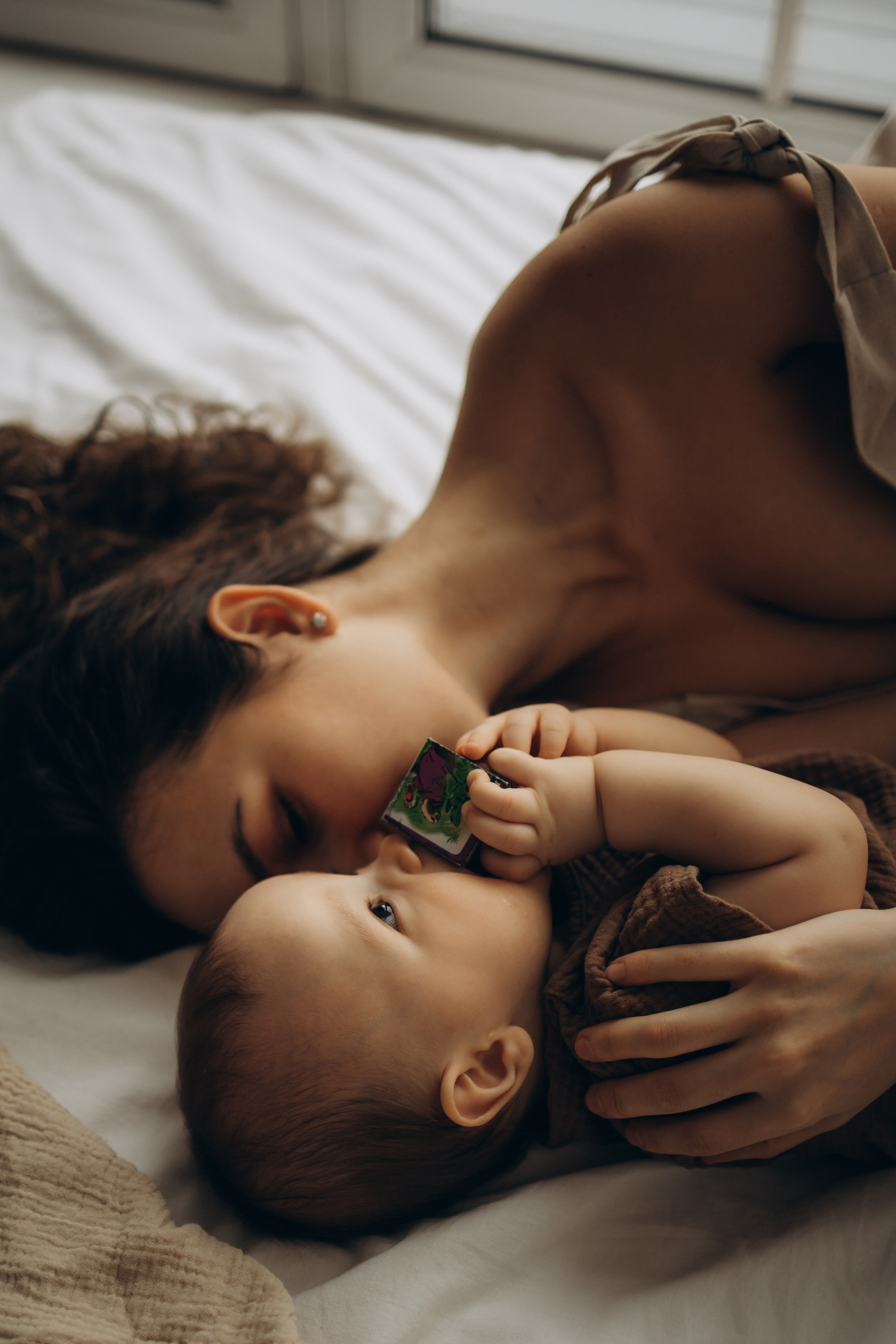 Регина и малыш Дима. Семейный, домашний, ньюборн фотограф Москва Цветкова Елизавета