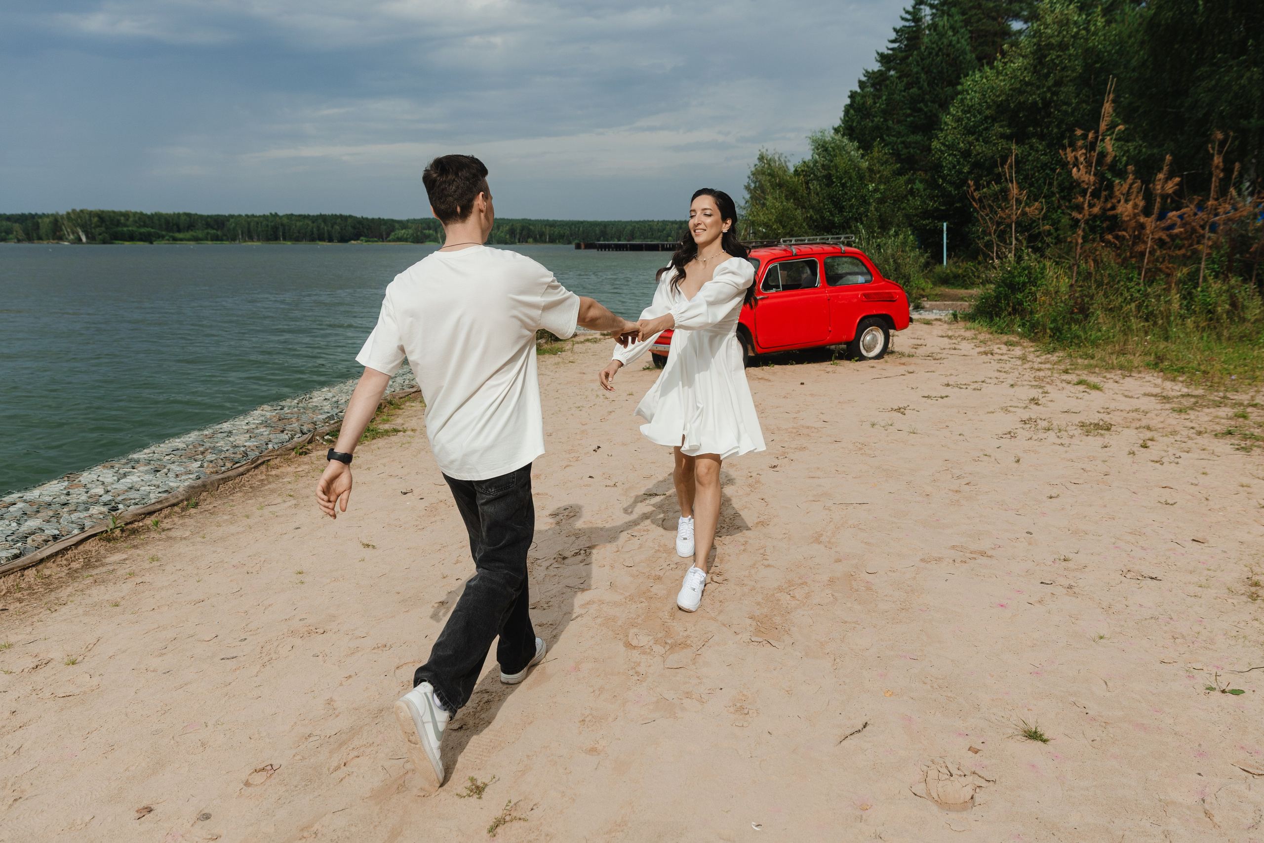 Свадебная фотосессия на берегу реки для Ивана и Влады в Н.Новгороде
