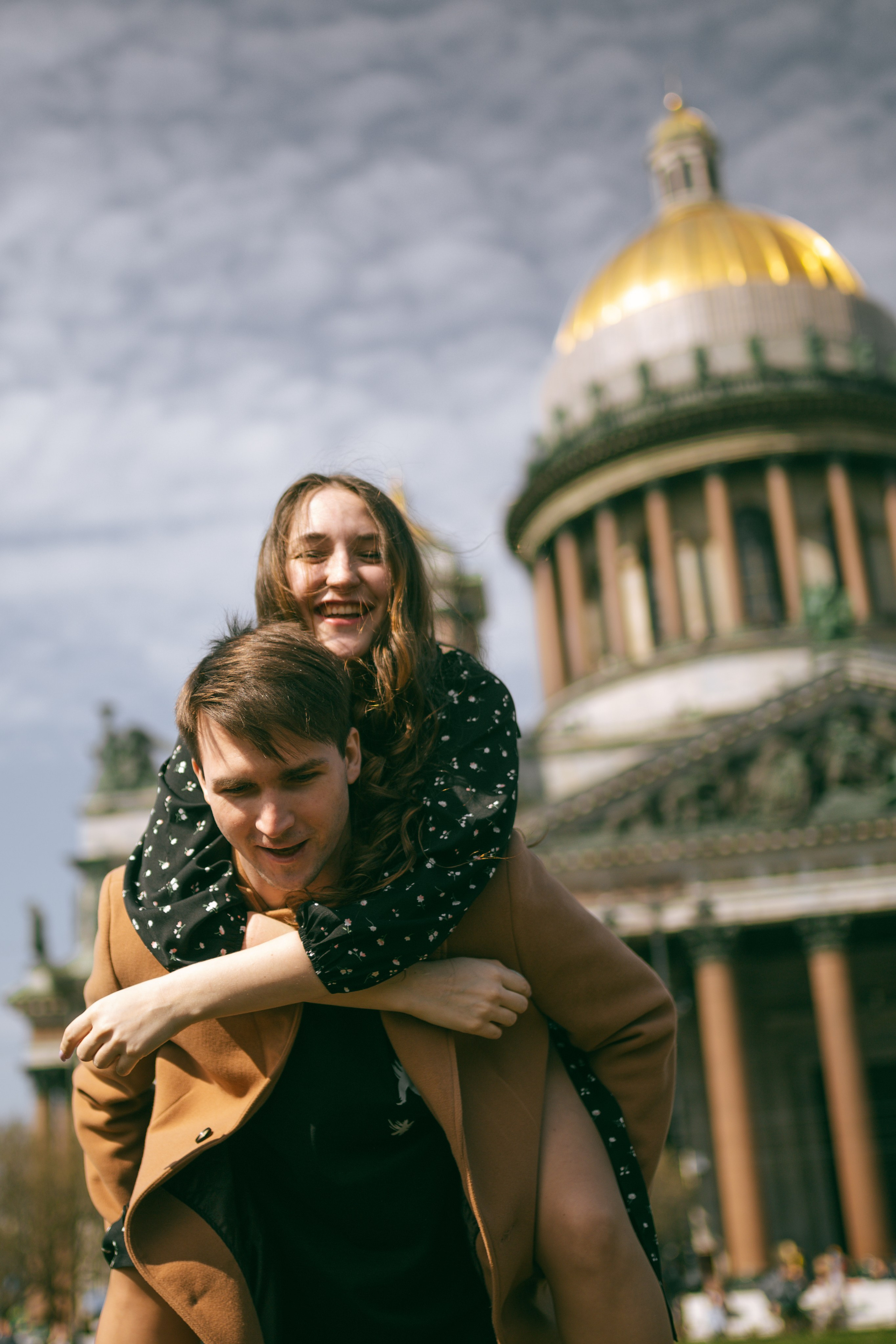 Прогулка около Исаакия. Свадебный и женский фотограф в Санкт-Петербурге Муртеева Екатерина